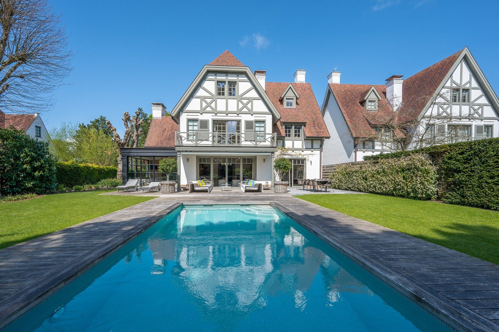 Prachtige villa met zwembad rustig gelegen in een paadje in hartje Zoute. foto 7