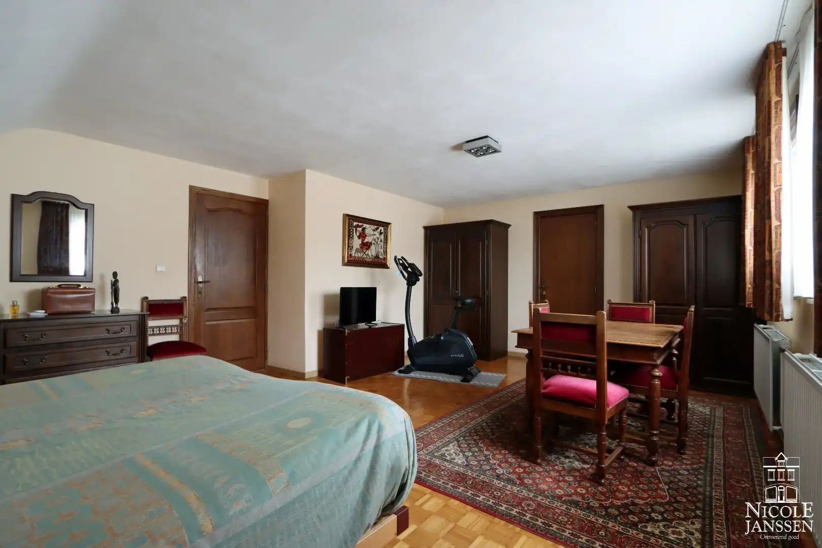 Goed onderhouden gezinswoning met diepe tuin met zwembad foto 15