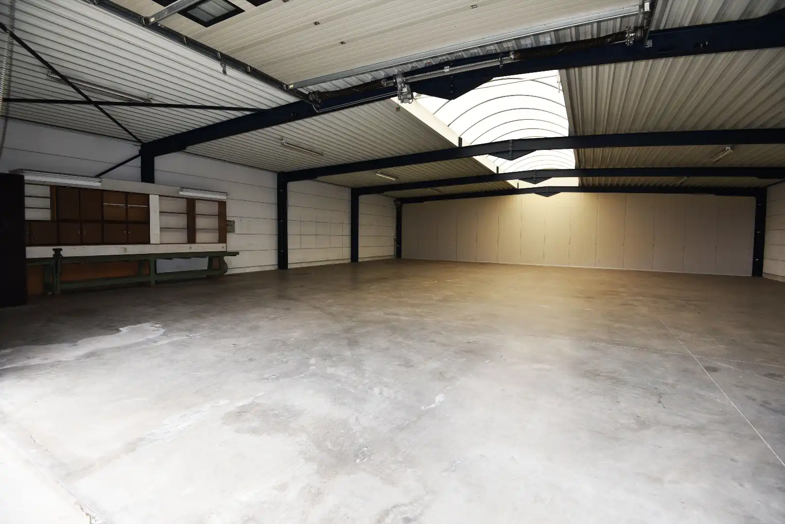 Loods 360m² nabij centrum, industrieterrein en alle invalswegen van Maldegem foto 3