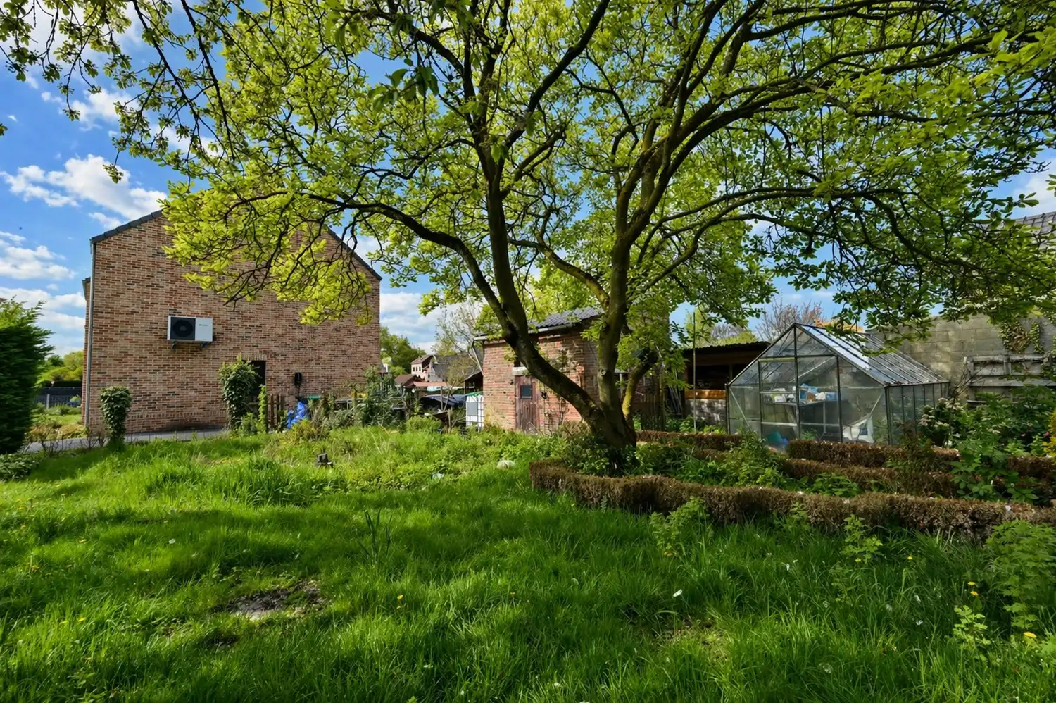 Karaktervol herenhuis met binnenkoer op ruim perceel in Vreren (Tongeren-Borgloon) foto 12