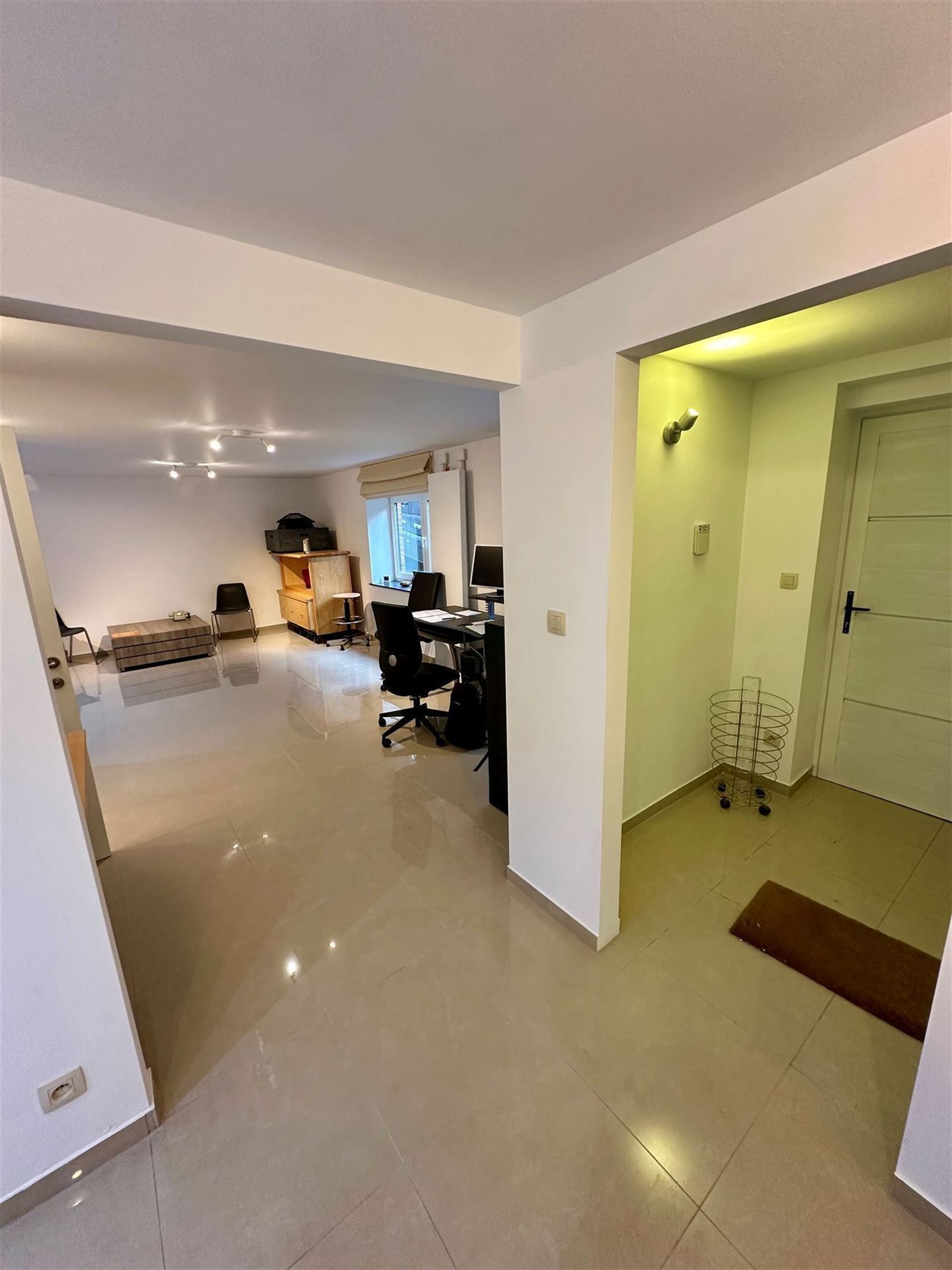 Stockage met bureel en sanitair  foto 5