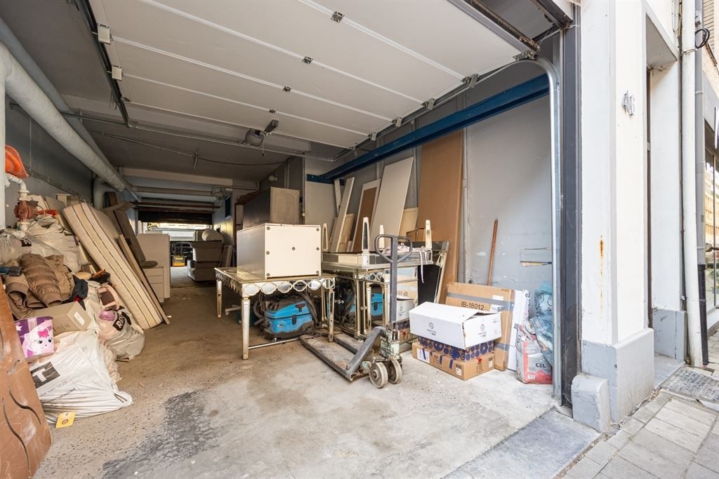 Magazijn pal in de stad met grote woonst foto 2