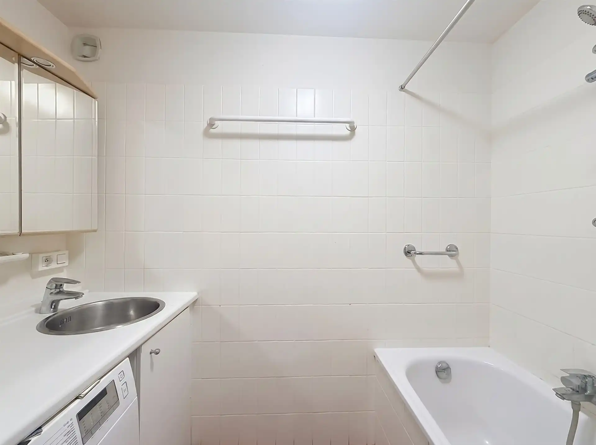 Instapklaar appartement met 2 slaapkamers en garage op toplocatie in Linkeroever! foto 14