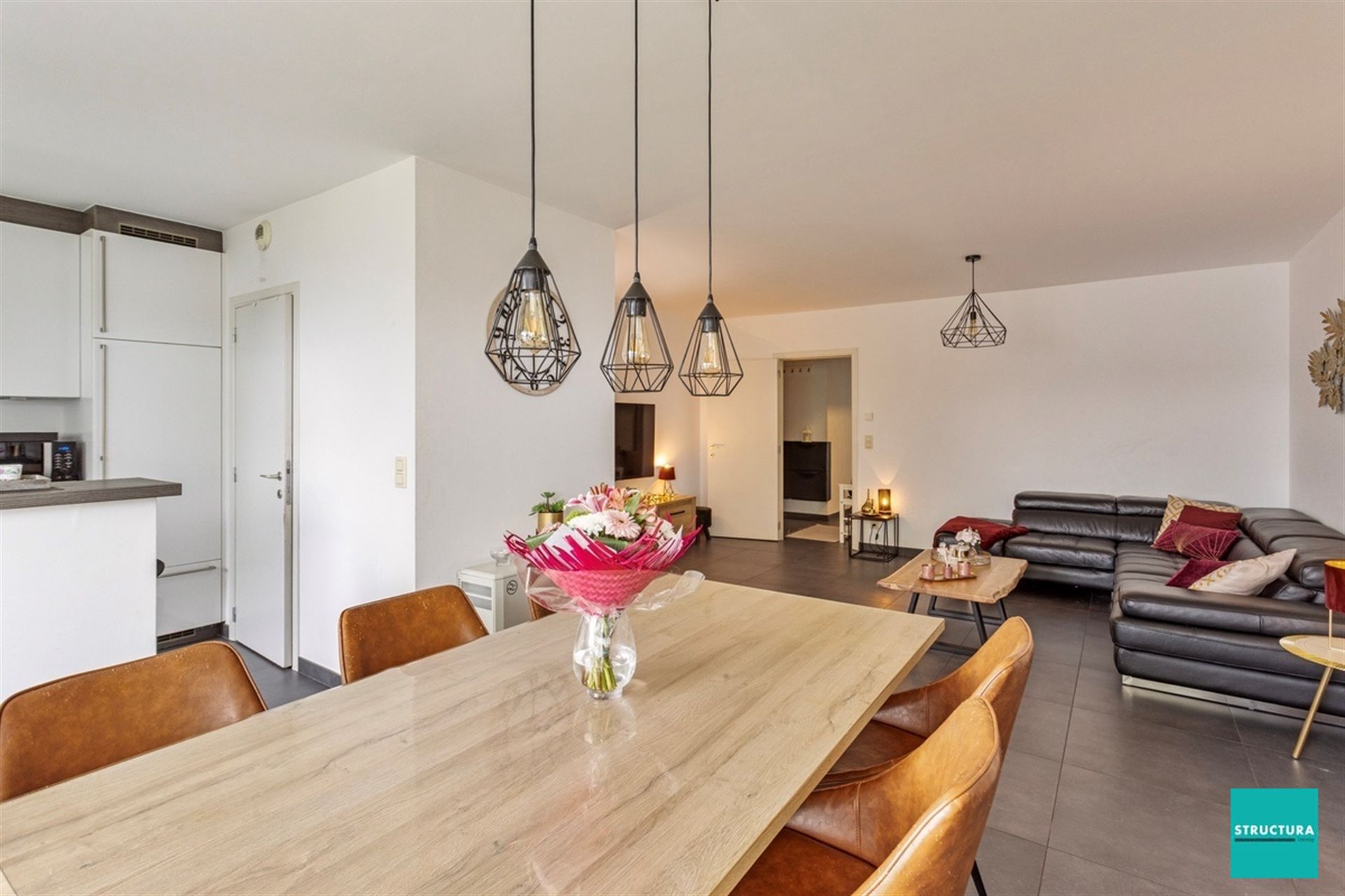 Schitterende hedendaagse appartement te koop. foto {{pictureIndex}}