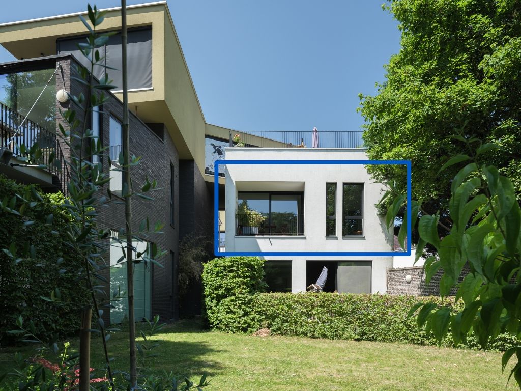 Ruim en lichtrijk 2-slaapkamerappartement met zonneterras in een groene en rustige omgeving vlakbij de Coupure. foto 7