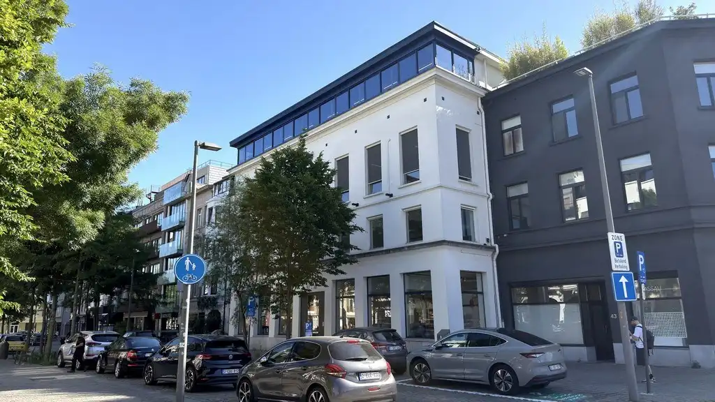 Kantoren met prachtig zicht op het eilandje te Antwerpen foto {{pictureIndex}}