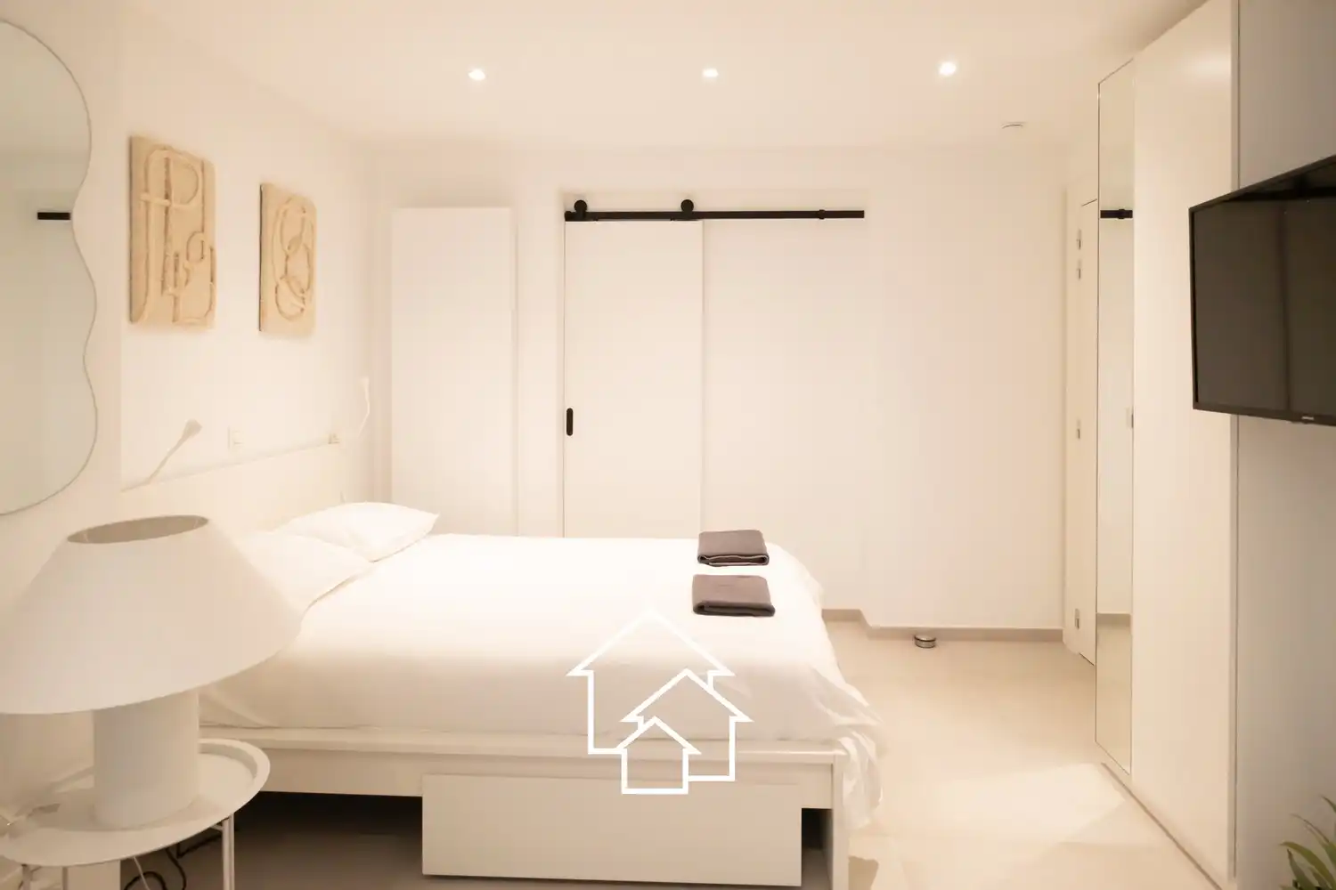 Gemeubileerd appartement met kleine binnenplaats in de wijk rond de vijvers van Ixelles. foto 15