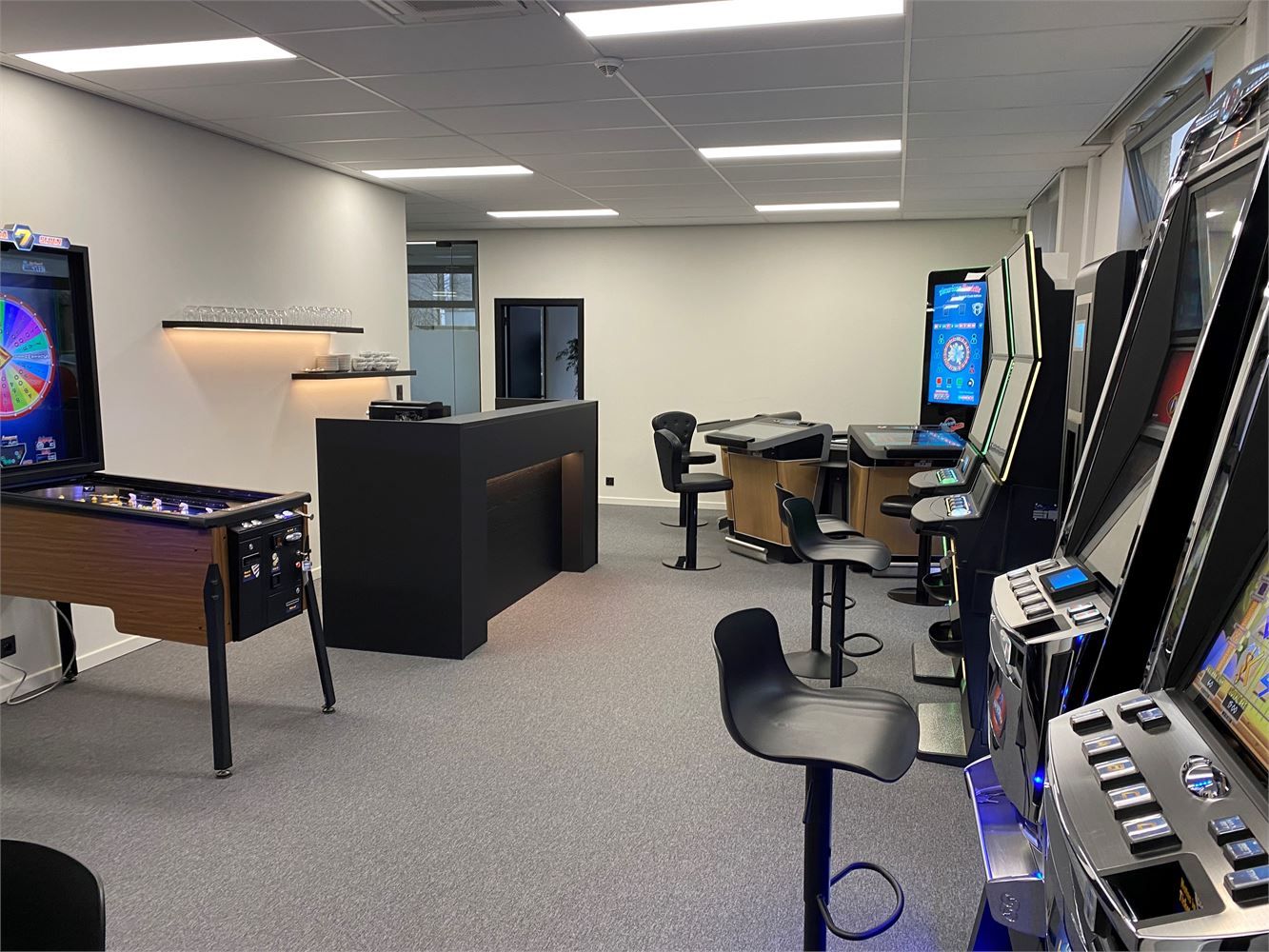 MODERNE MAGAZIJNEN MET KANTOOR EN PRIVEPARKING NABIJ E40 foto 8