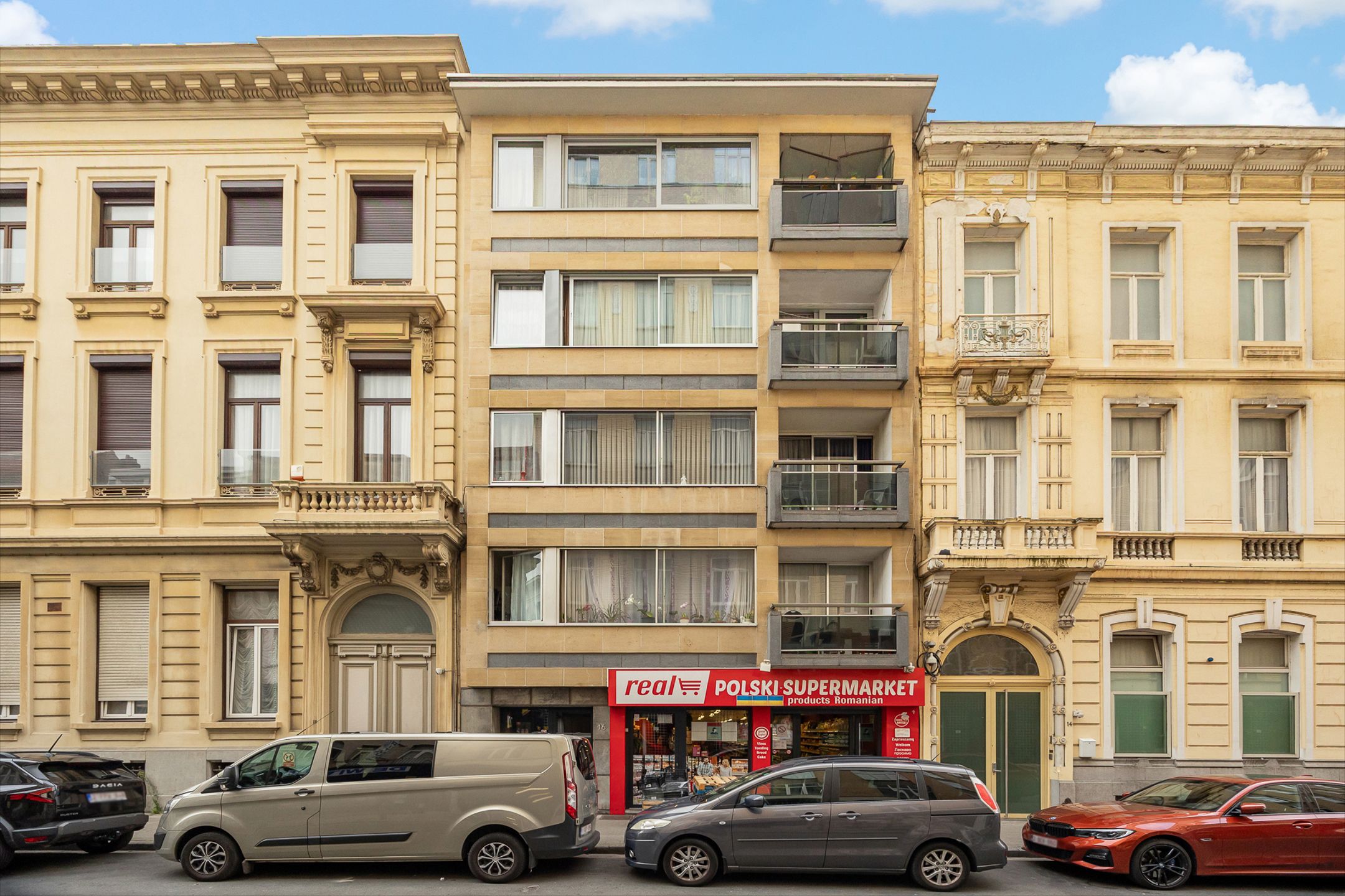 ANTWERPEN-HARMONIE - Vernieuwde studio met terras foto 9