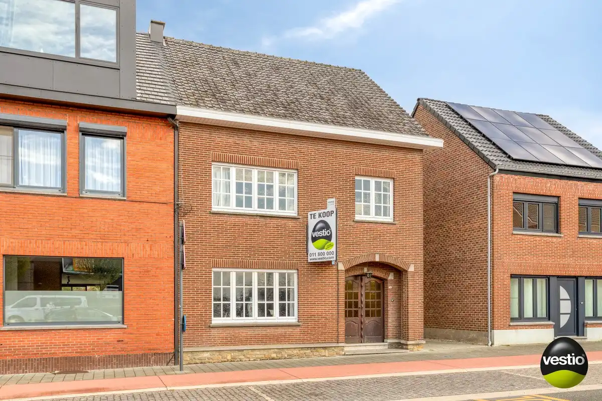 TE RENOVEREN WONING MET 3 SLAAPKAMERS EN GARAGE OP EEN RUIM PERCEEL VAN  8A 29CA IN HARTJE NIEUWERKERKEN foto 4