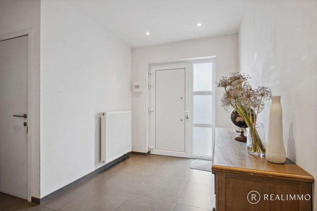 Volledig gerenoveerde woning op ruim perceel! foto 4