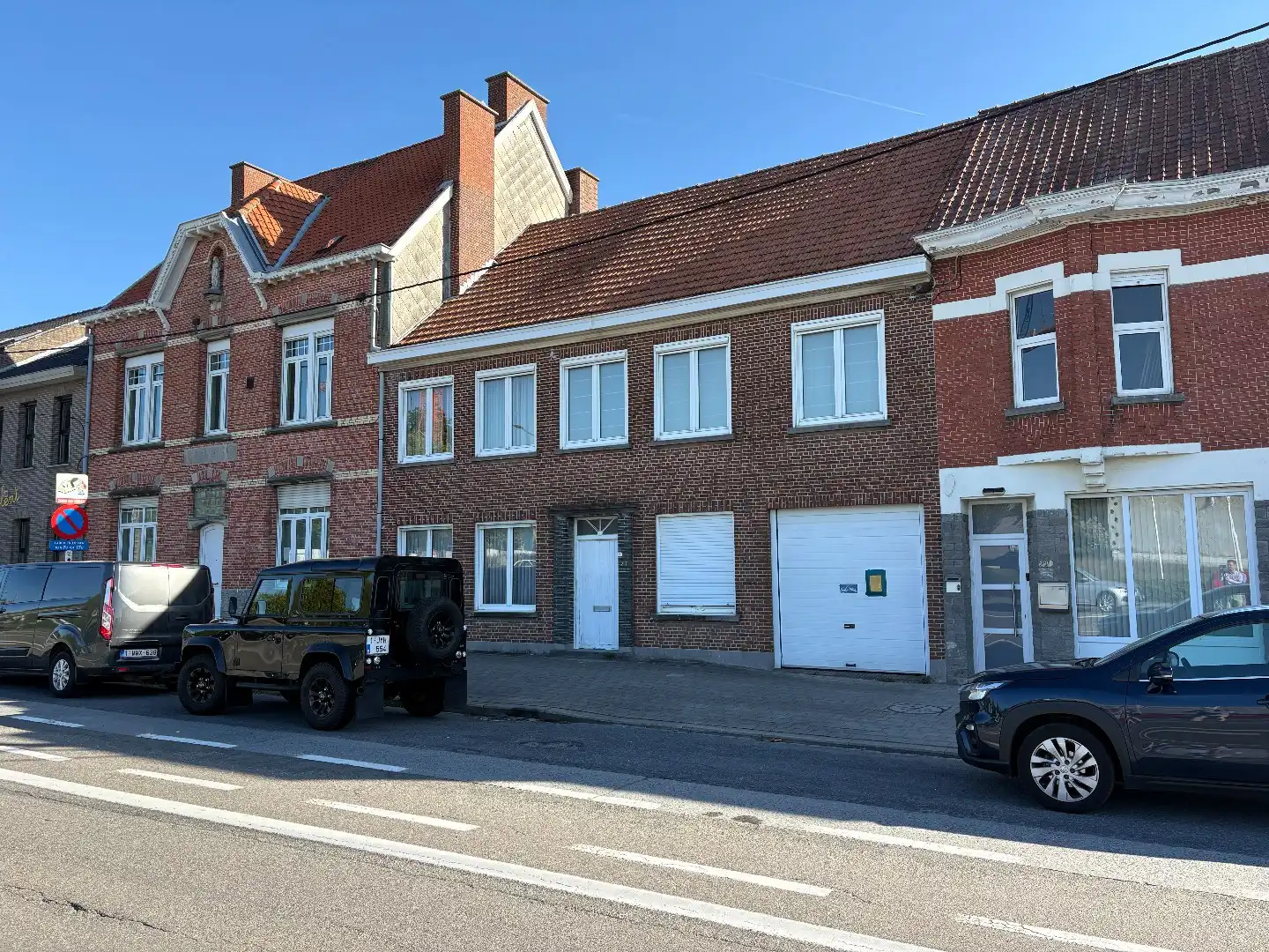 Hoofdfoto van de publicatie: Karakter woning op de Doorniksesteenweg met 4 slks, tuin en garage.