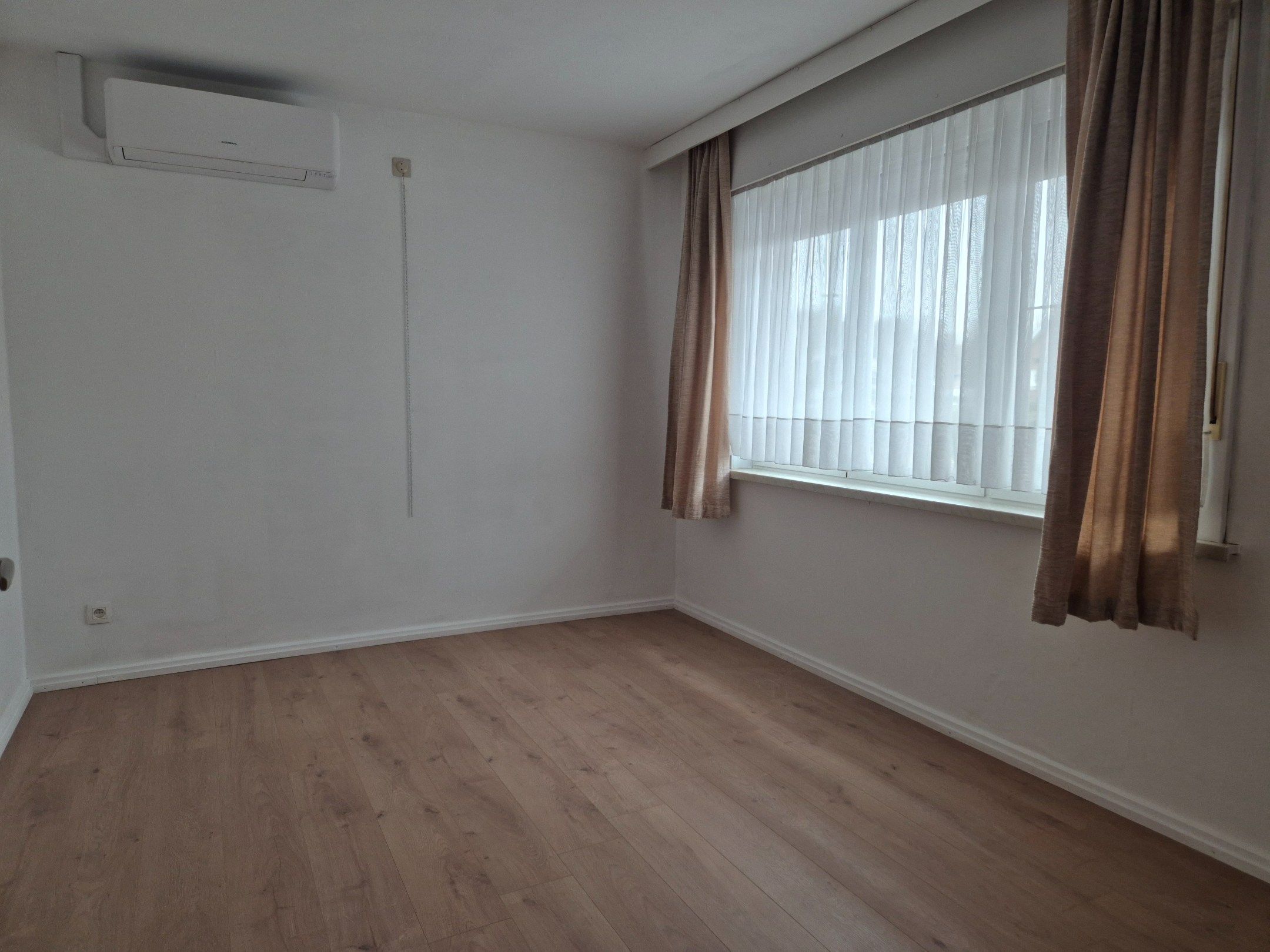 Woning met garage en tuin foto 10