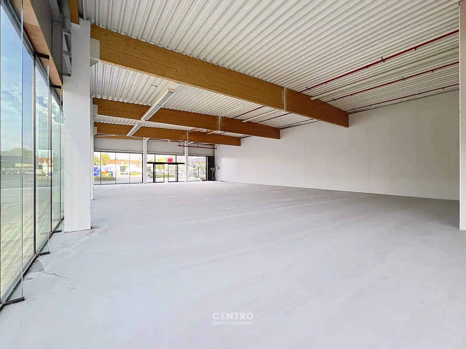 Vernieuwde baanwinkel (450m²) te huur in hét bruisende MAMMOETCENTER van Roeselare ! foto 14