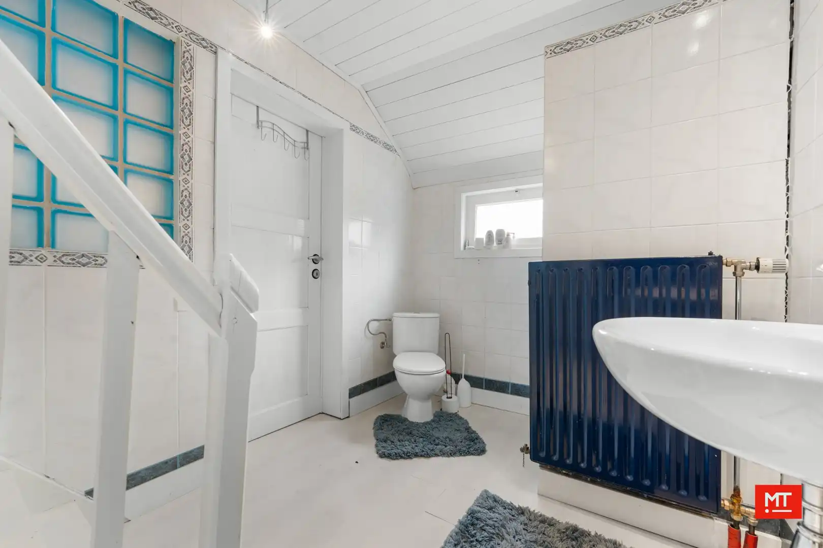 Bijzonder ruime woning met opslagruimte, dubbele garage en uitweg in centrum Langemark foto 19