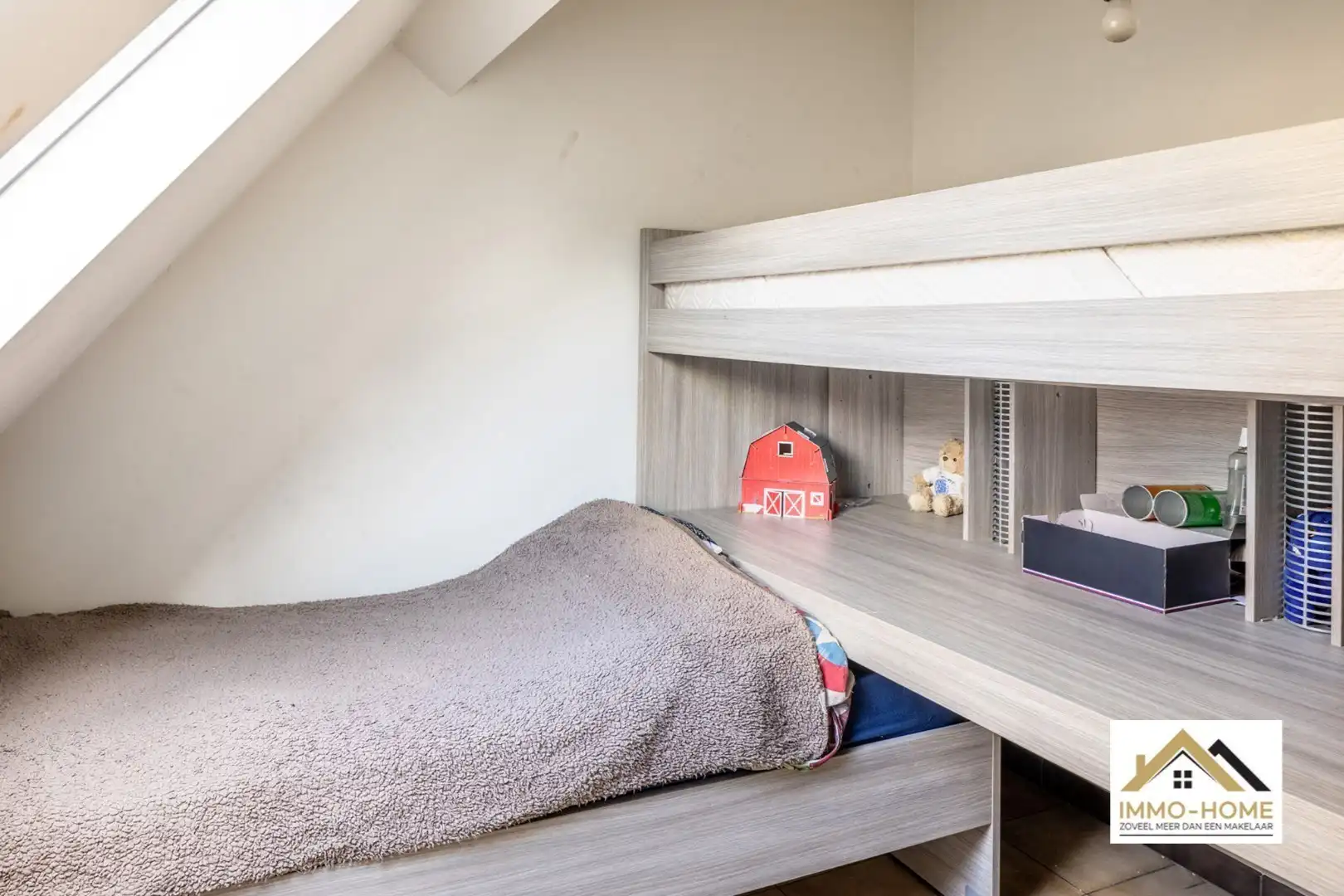 Halfopen bebouwing nabij centrum Lokeren foto 14