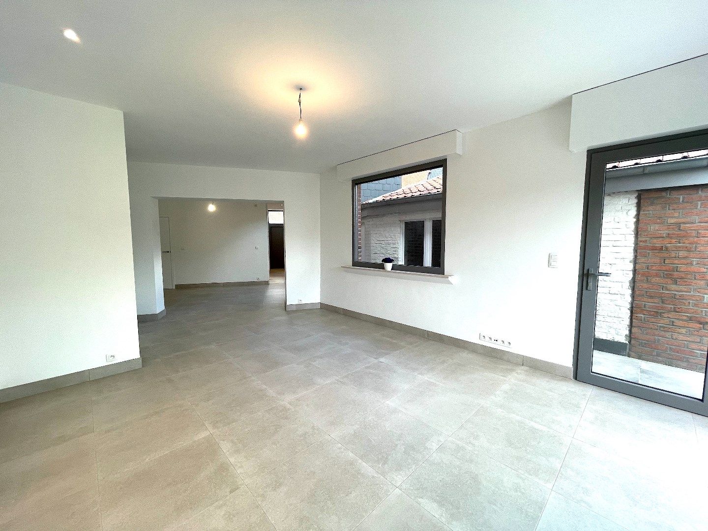 Prachtige, gerenoveerde woning met 3 slaapkamers en grote tuin! foto 5