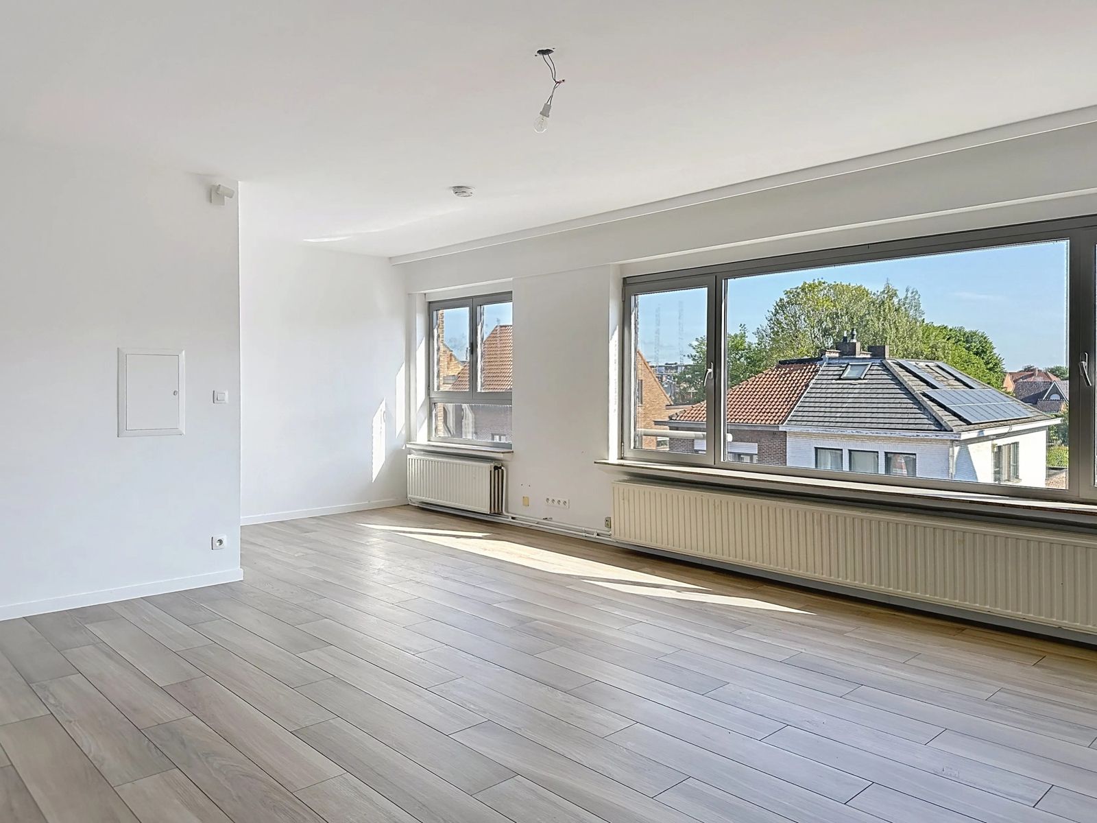 Opbrengstappartement met 3 slaapkamers in hartje Aartselaar – Reeds verhuurd aan € 1.175/maand foto 2