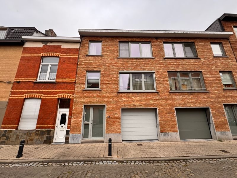 --- NIEUW --- Volwaardige gezinswoning met garage en tuin in Gent! foto {{pictureIndex}}