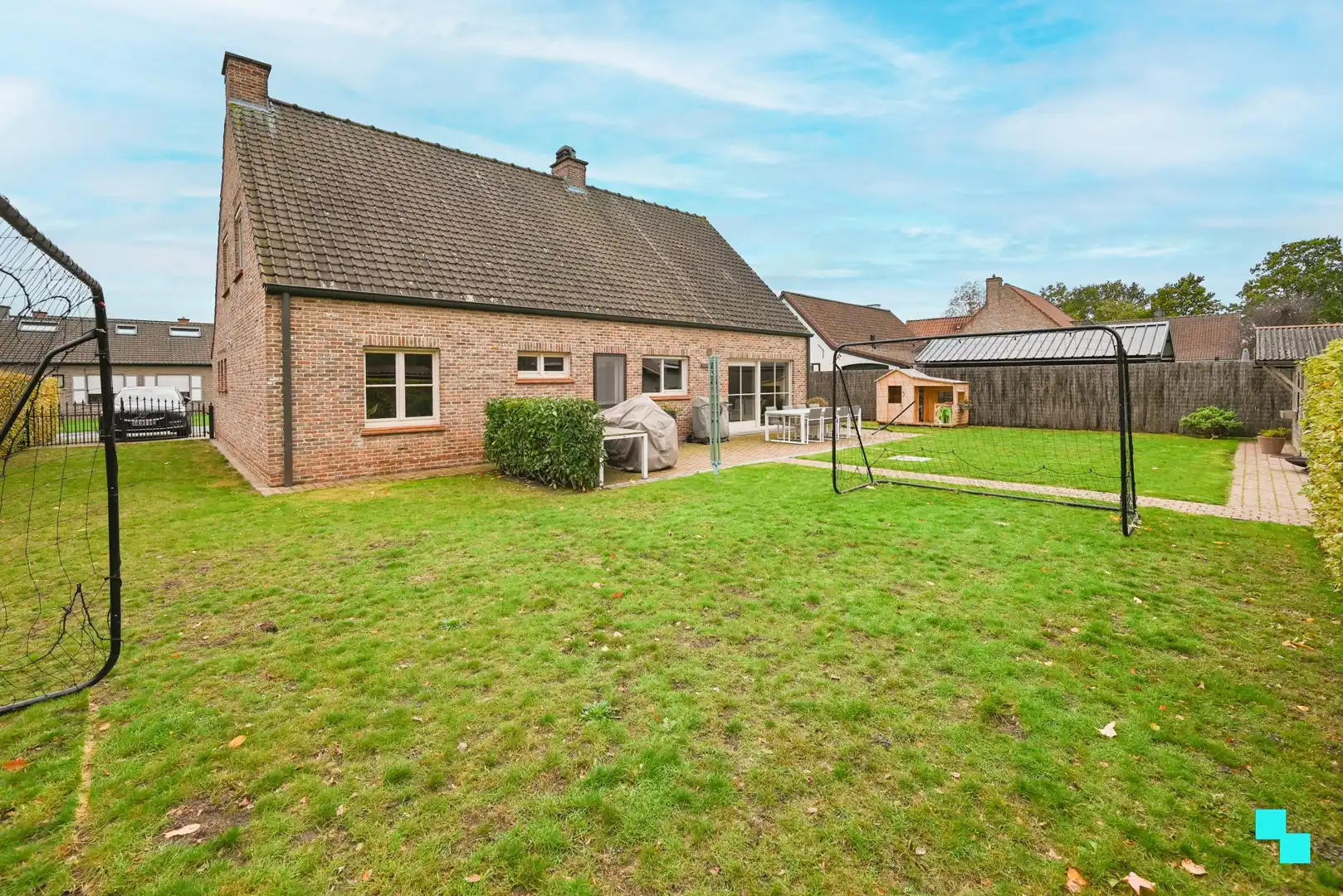 Ruime, instapklare gezinswoning met vier slaapkamers en dubbele garage, vlakbij centrum Izegem foto 32