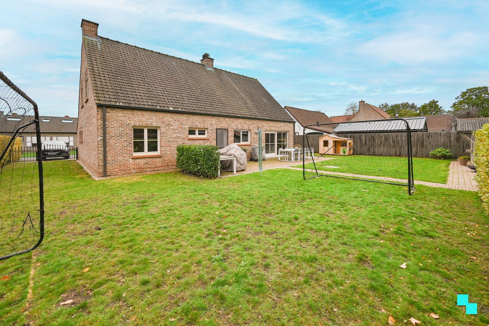 Ruime, instapklare gezinswoning met vier slaapkamers en dubbele garage, vlakbij centrum Izegem foto 32