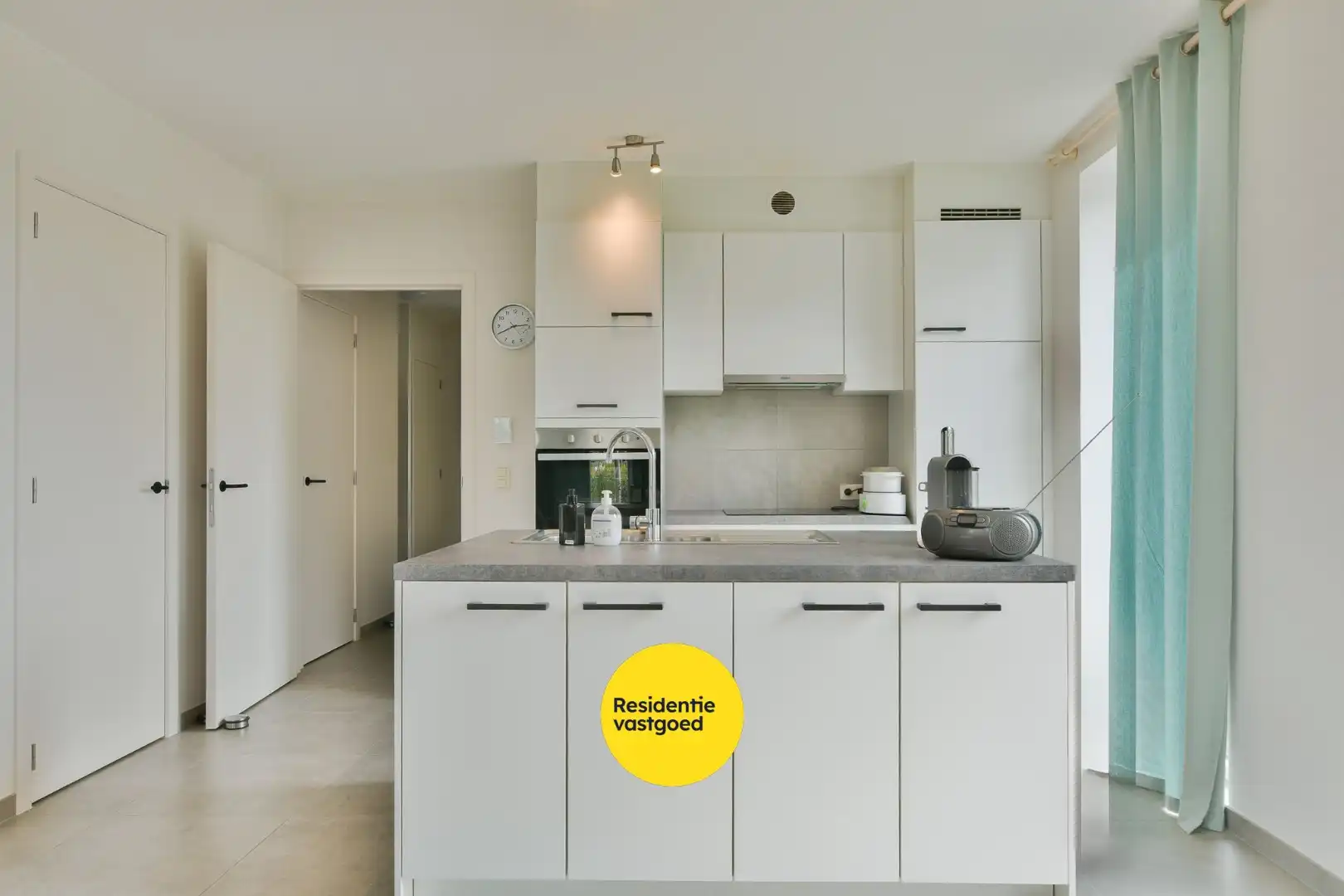 Gelijkvloers nieuwbouwapp met 2 slpks, tuin en garage te Brugge foto 4