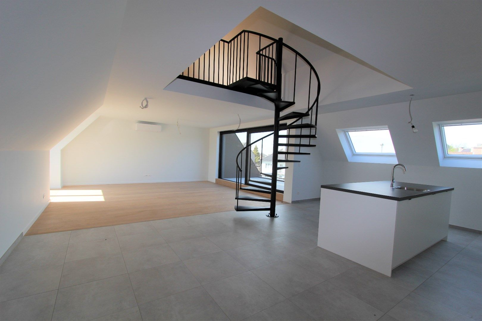 LUXE PENTHOUSE MET PRACHTIG DAKTERRAS foto {{pictureIndex}}