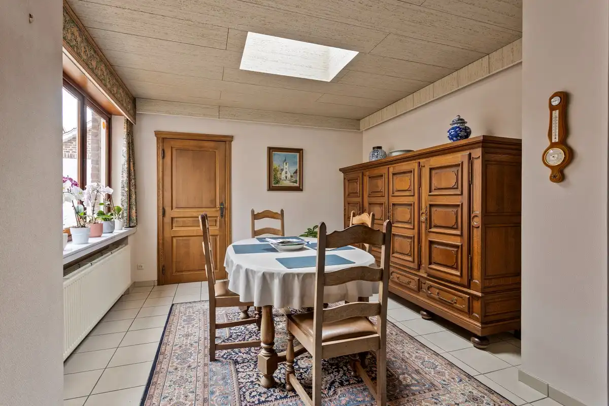 Woning met 5 slaapkamers en grote tuin. foto 12