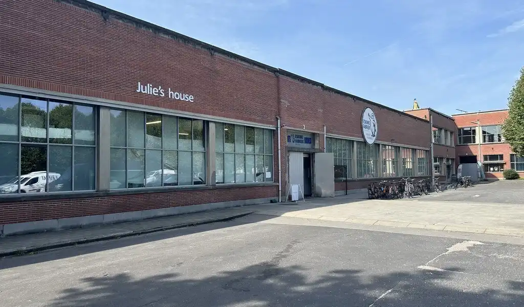 Loftkantoor te huur in Eskimofabriek te Gent foto {{pictureIndex}}