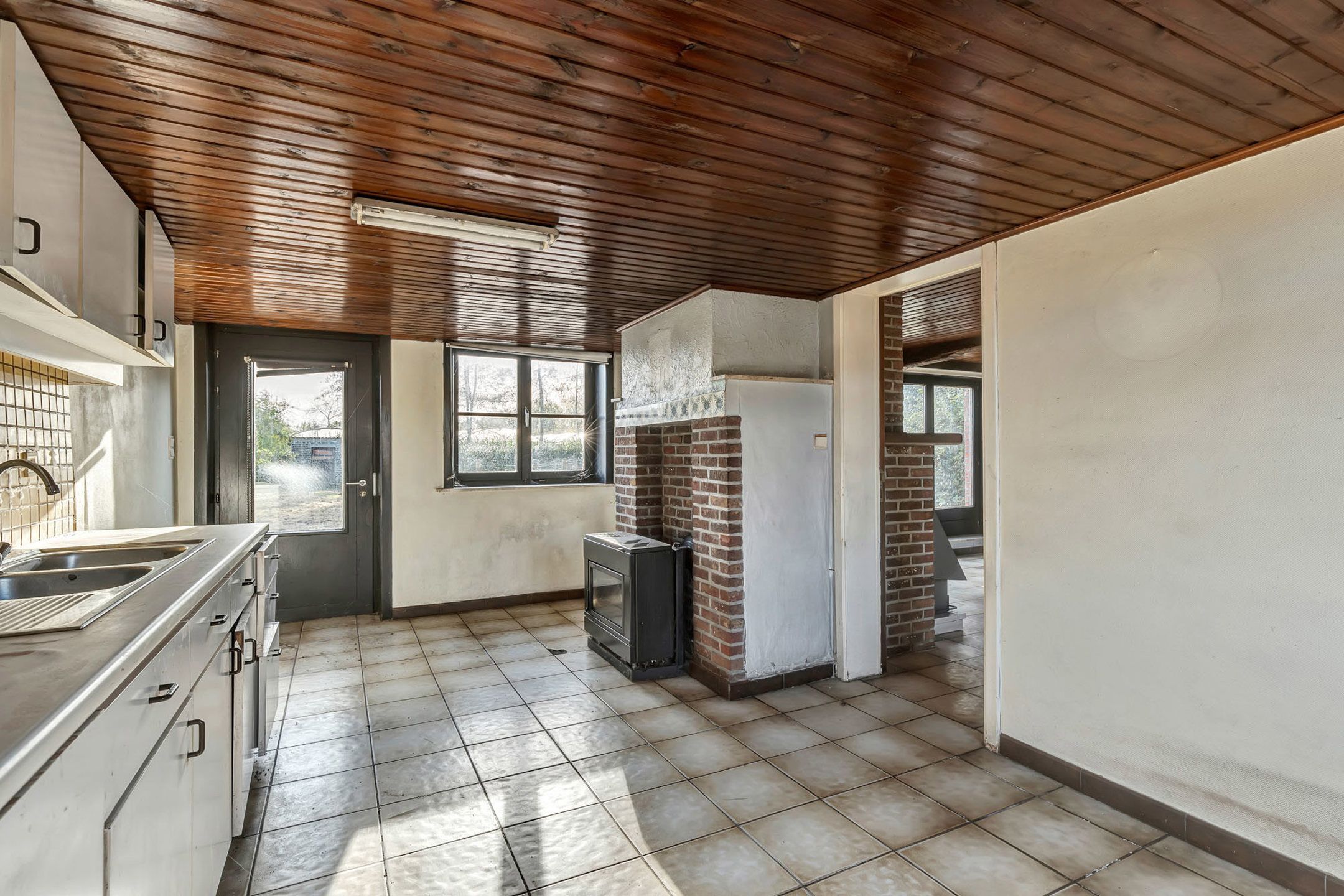 Volledig te renoveren/af te breken woning met (ver)bouwmogelijkheden foto 7