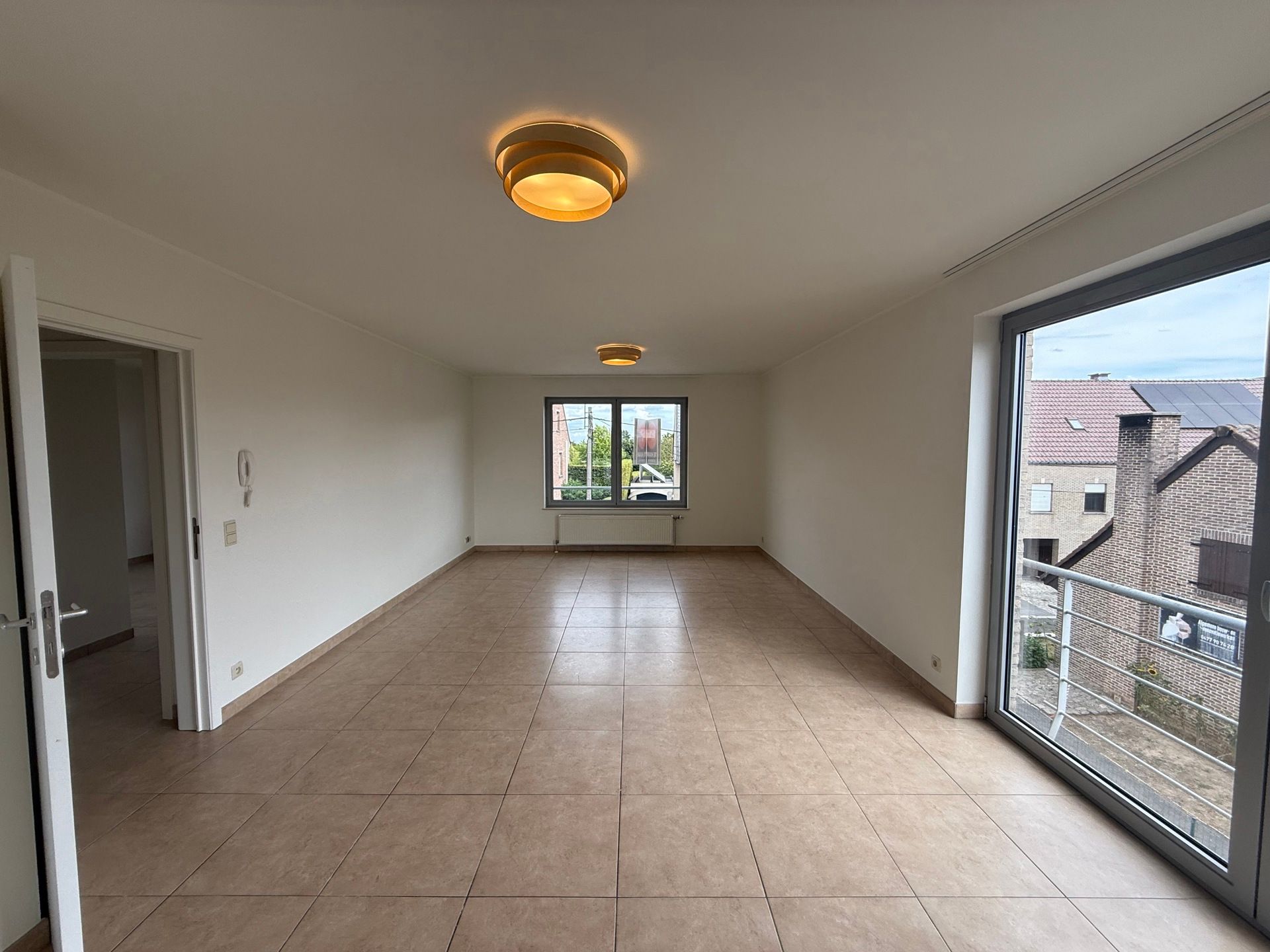 HAALTERT - Ruim appartement mét garage vlakbij de dorpskern. foto 2