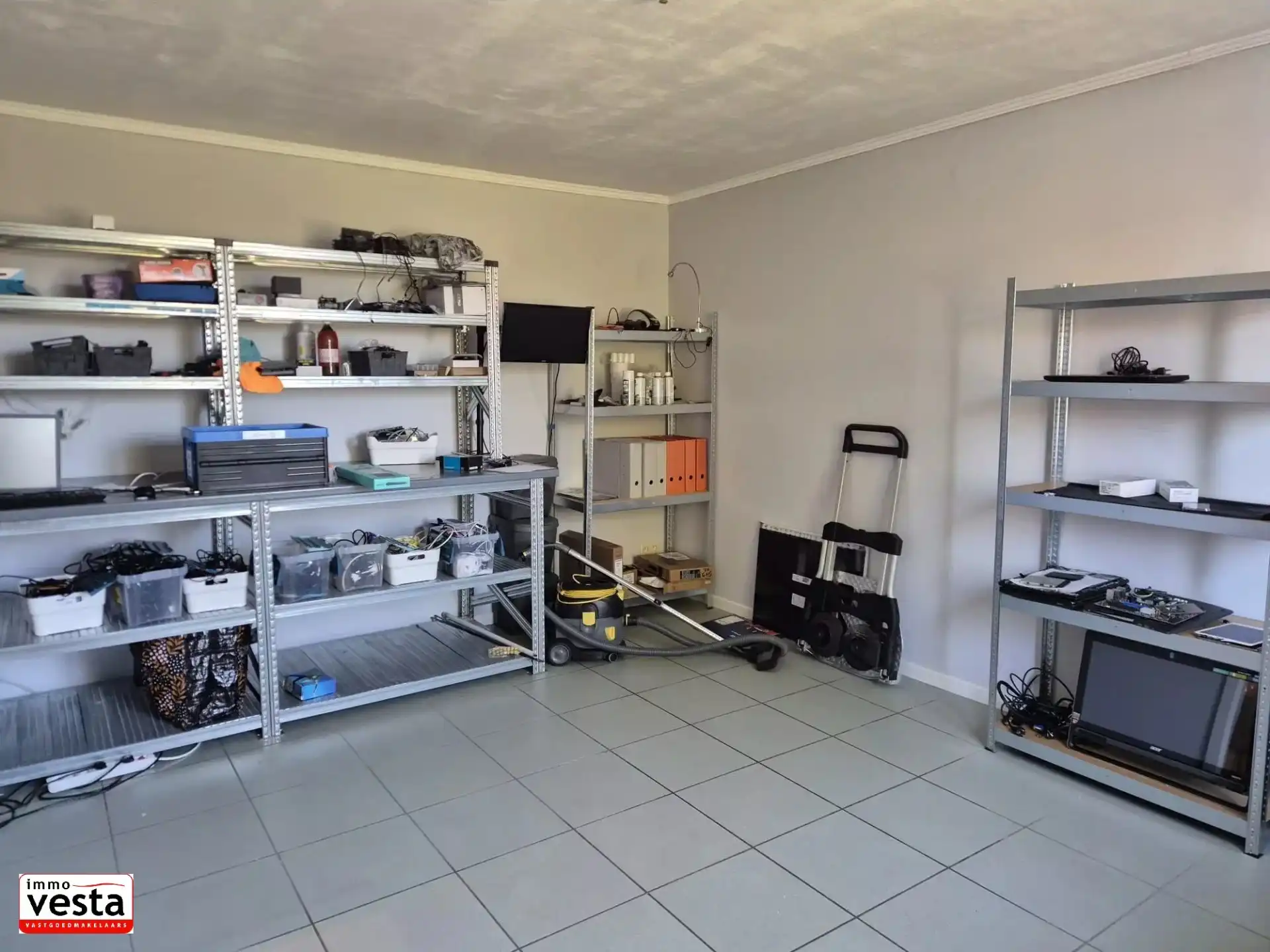 Degelijk handelspand op een goede ligging foto 5