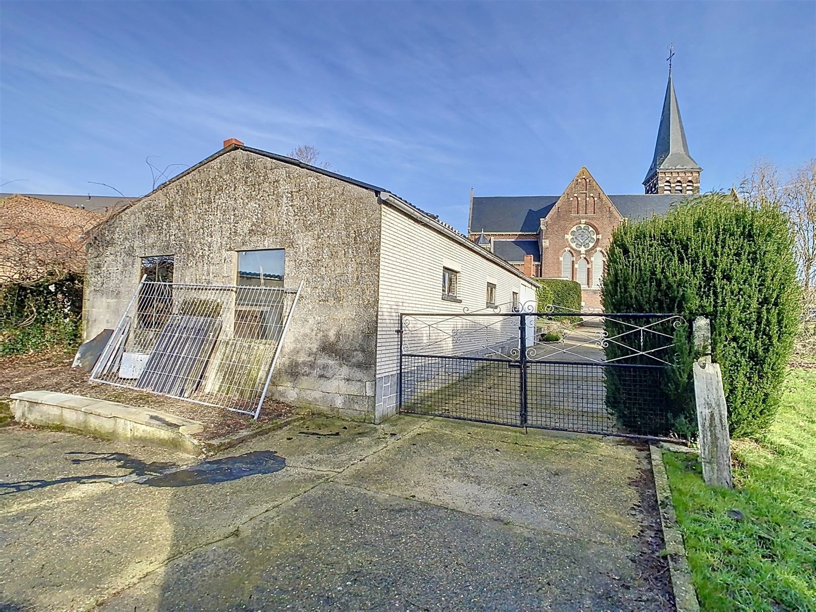 Te renoveren woning, 2/3 slpks, bijgebouwen, opp 20a 15ca foto 8