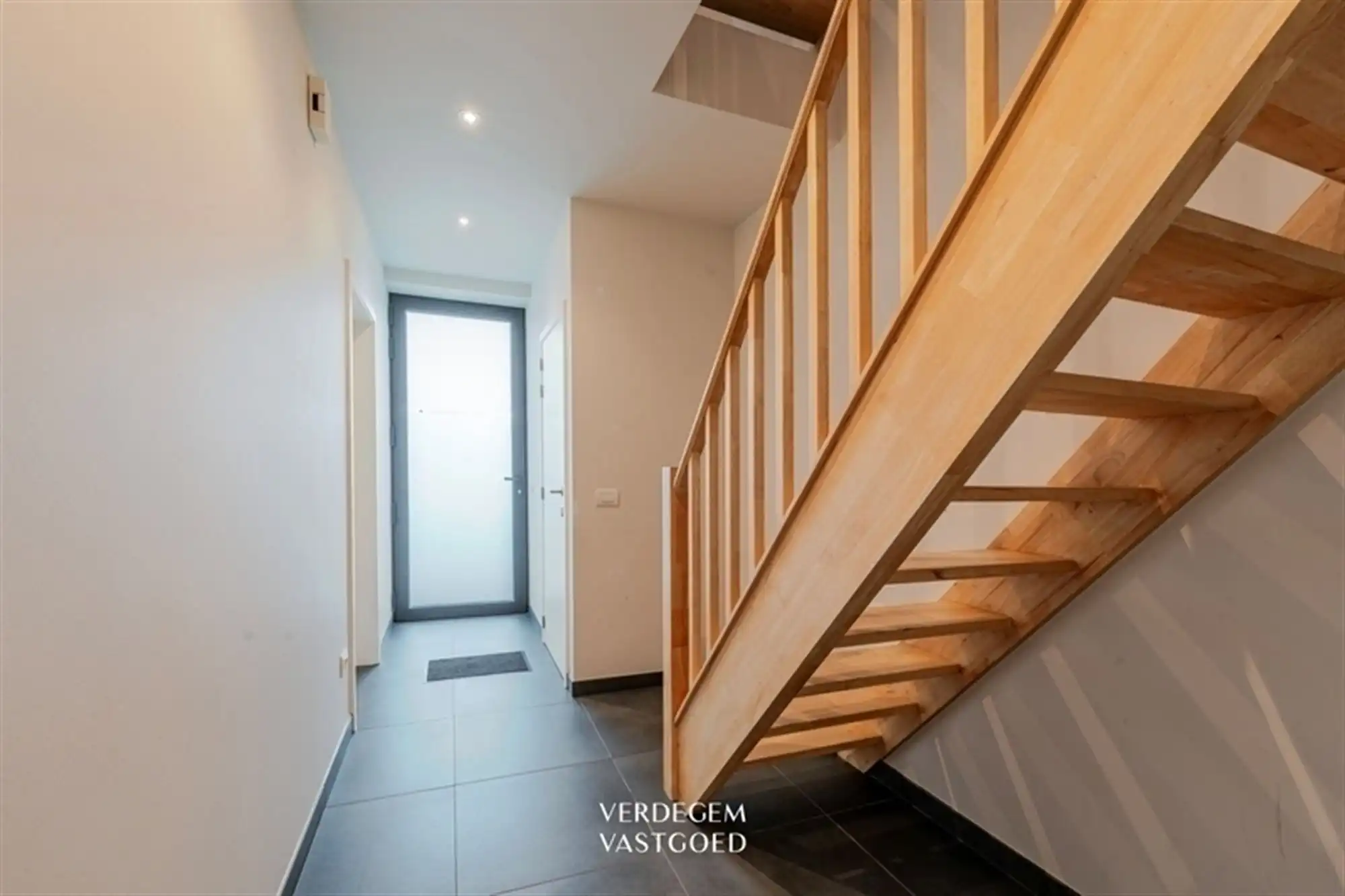 Moderne luxe en comfort in recente woning met 4 slaapkamers foto 11