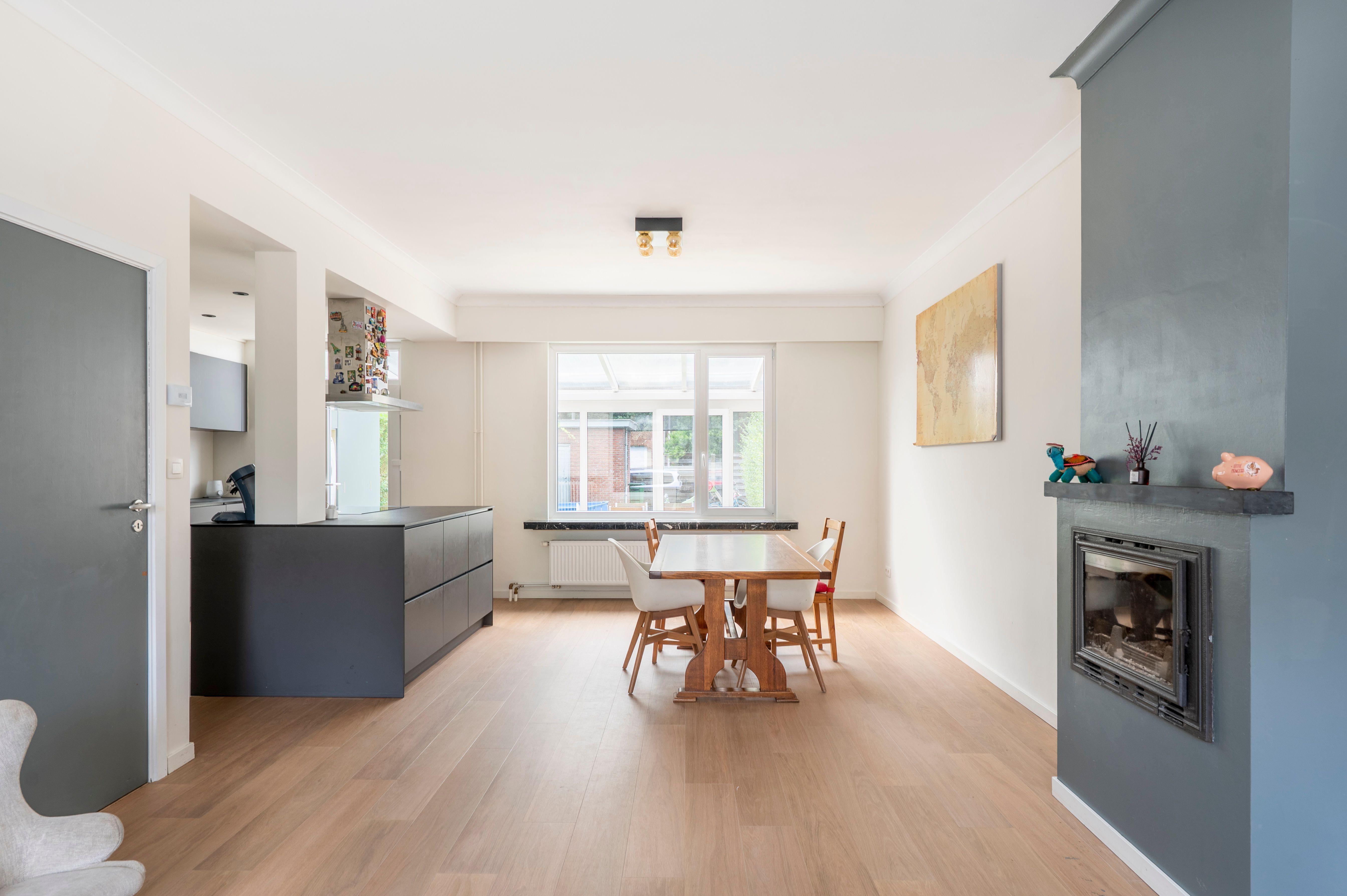 Instapklare gezinswoning met tuin en achteringang op centrale locatie in Ekeren! foto 6