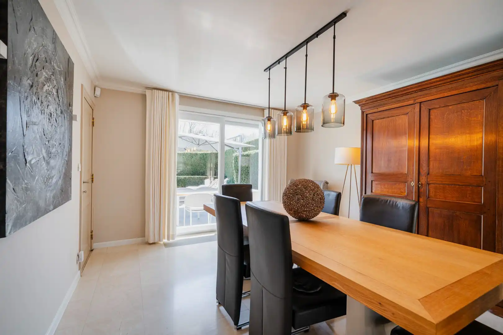 Charmante woning met 4 slaapkamers en verzorgde tuin met zwembad foto 6
