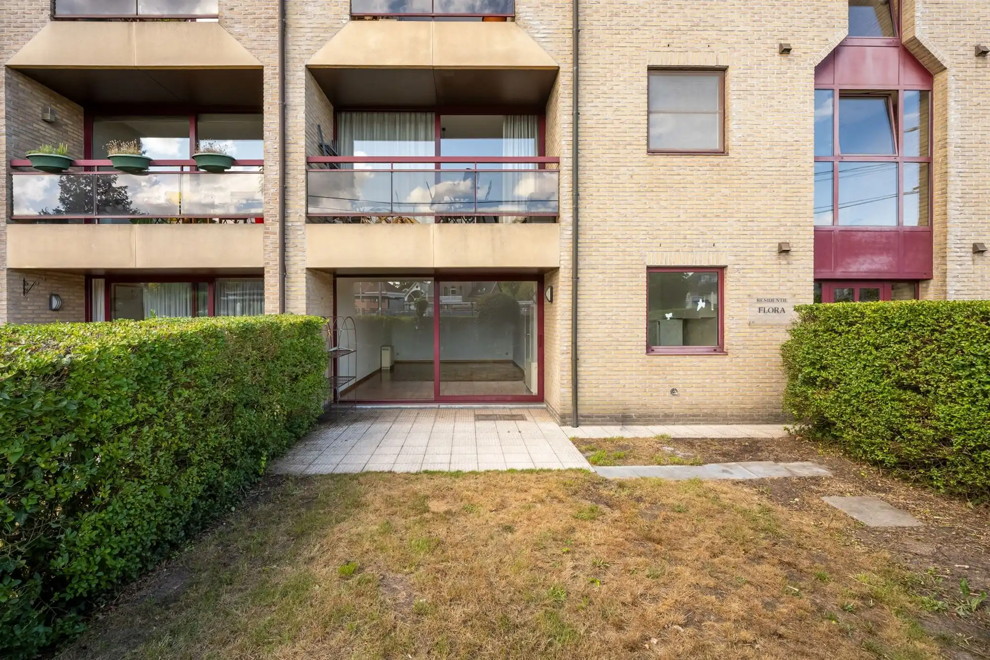 Ruim gelijkvloers appartement met zuidgerichte tuin en garagebox foto 11