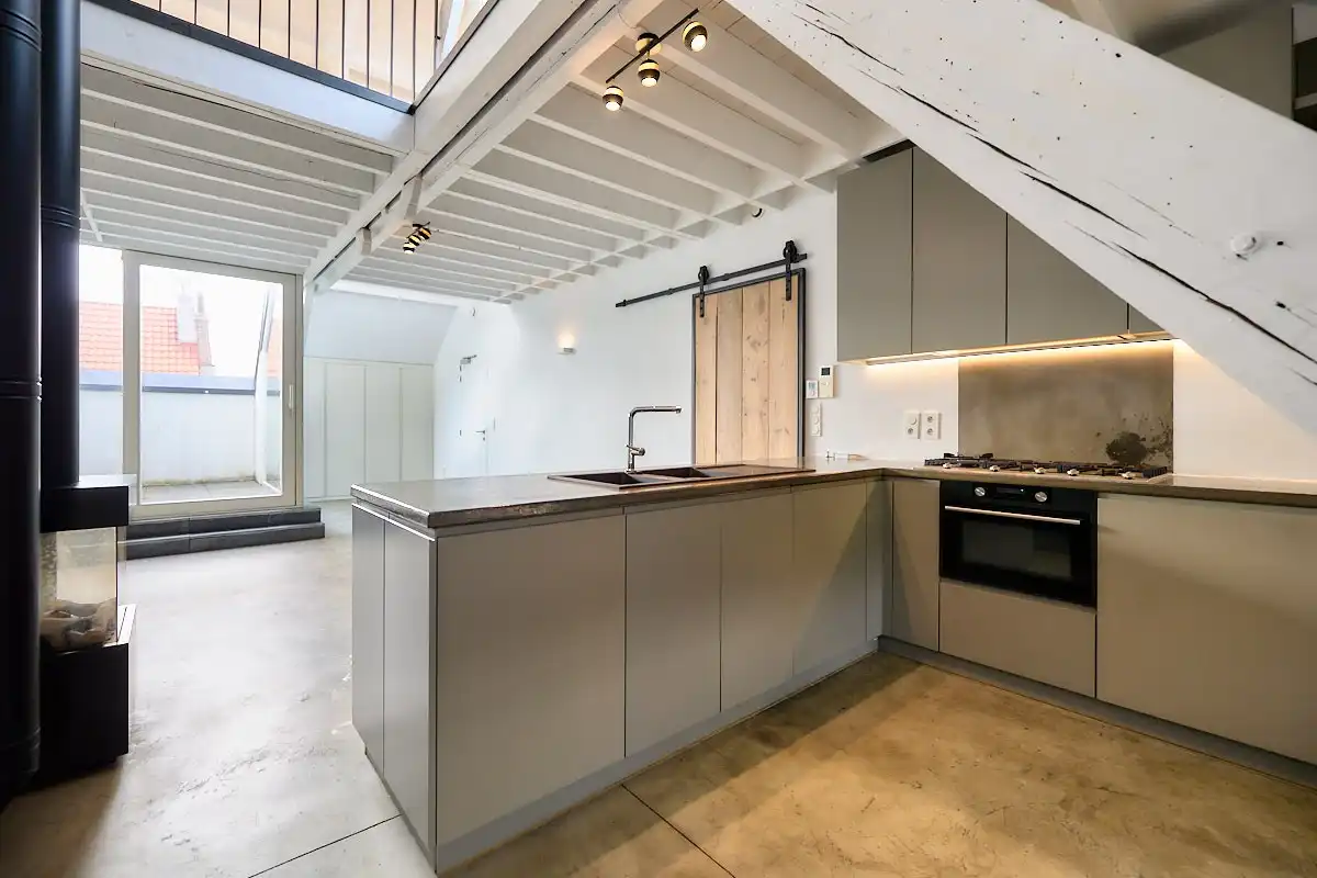 Exceptioneel en luxueus gerenoveerd 19e eeuws duplex dakappartement midden in de binnenstad. foto 7