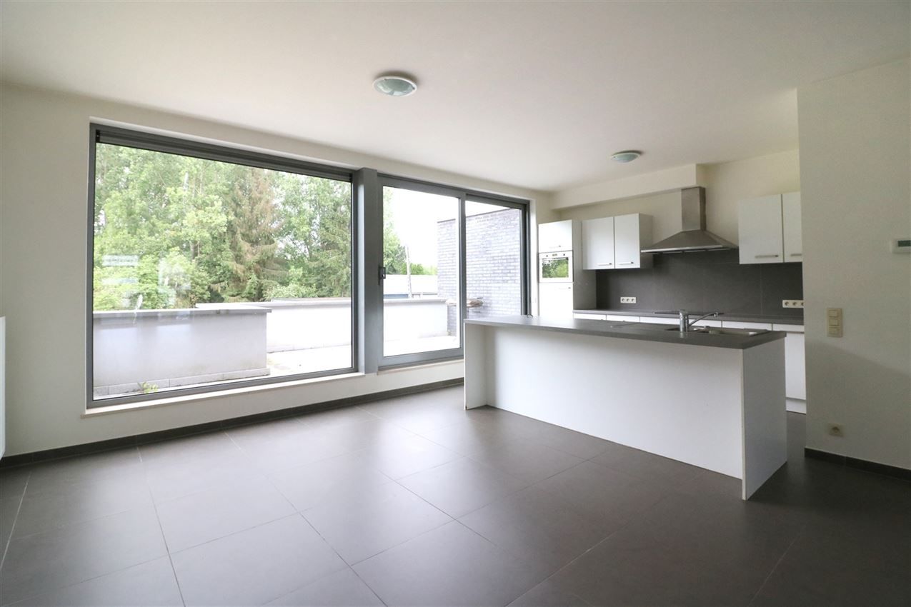 Modern duplex appartement met 2 slpk. en garage foto 4