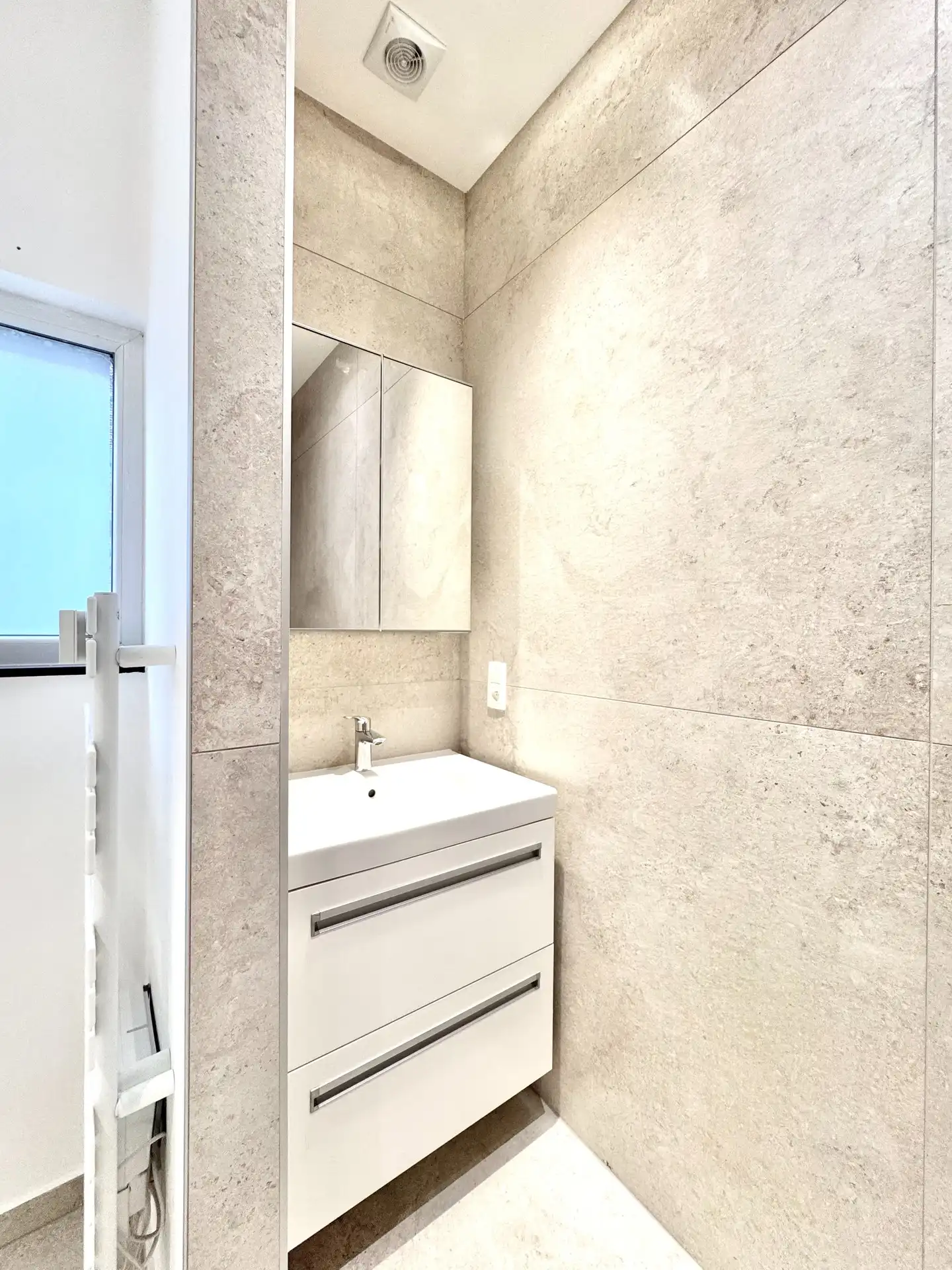 GELIJKVLOERS APPARTEMENT| 2 KAMERS | 1 PARKEERPLAATS | TERRAS foto 20