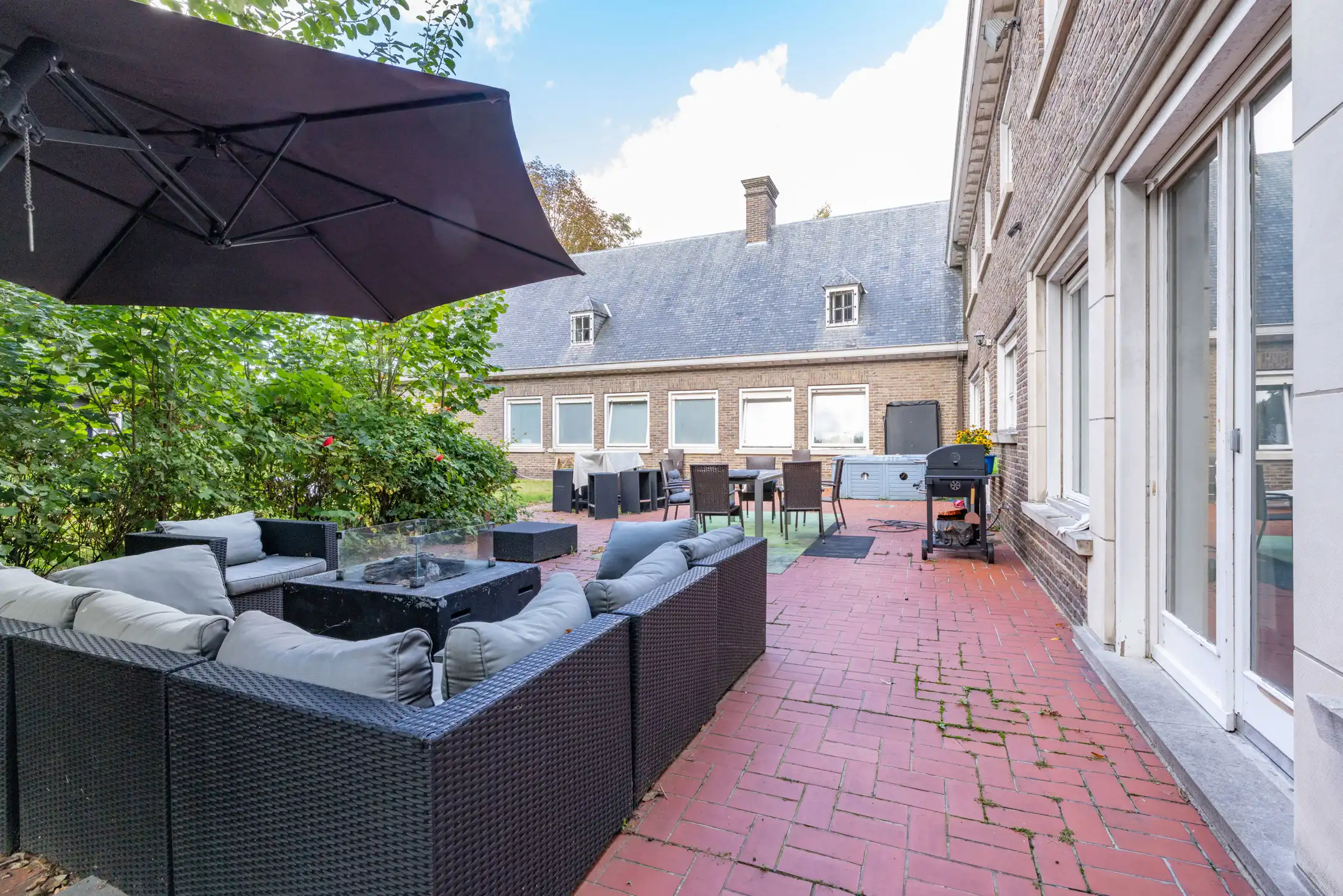 Riante te renoveren villa met grote tuin in centrum Rumbeke foto 7