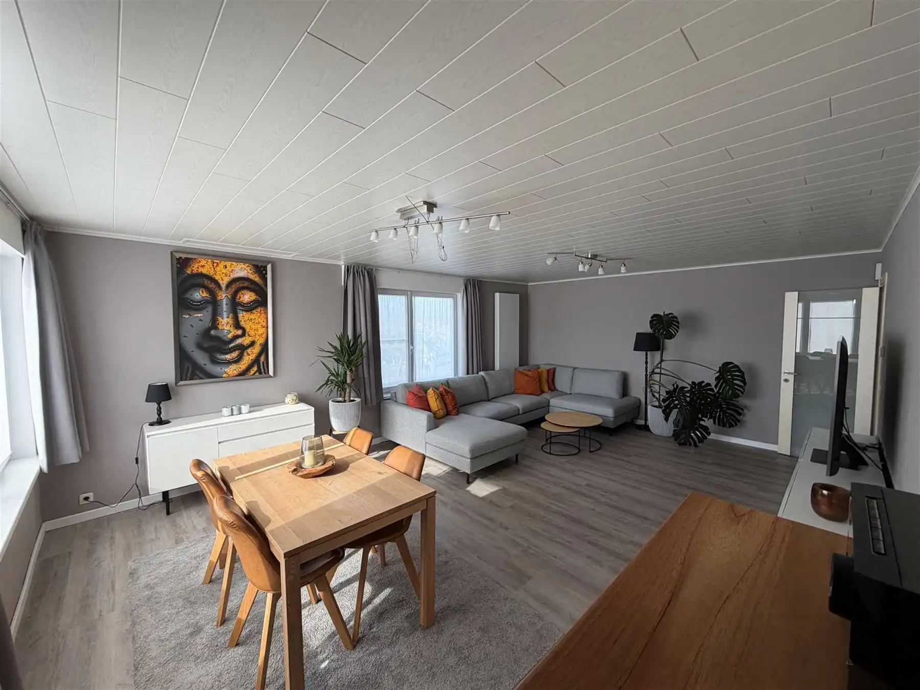 Gerenoveerd 2 slk app en kelder in rustige woonwijk. foto 3