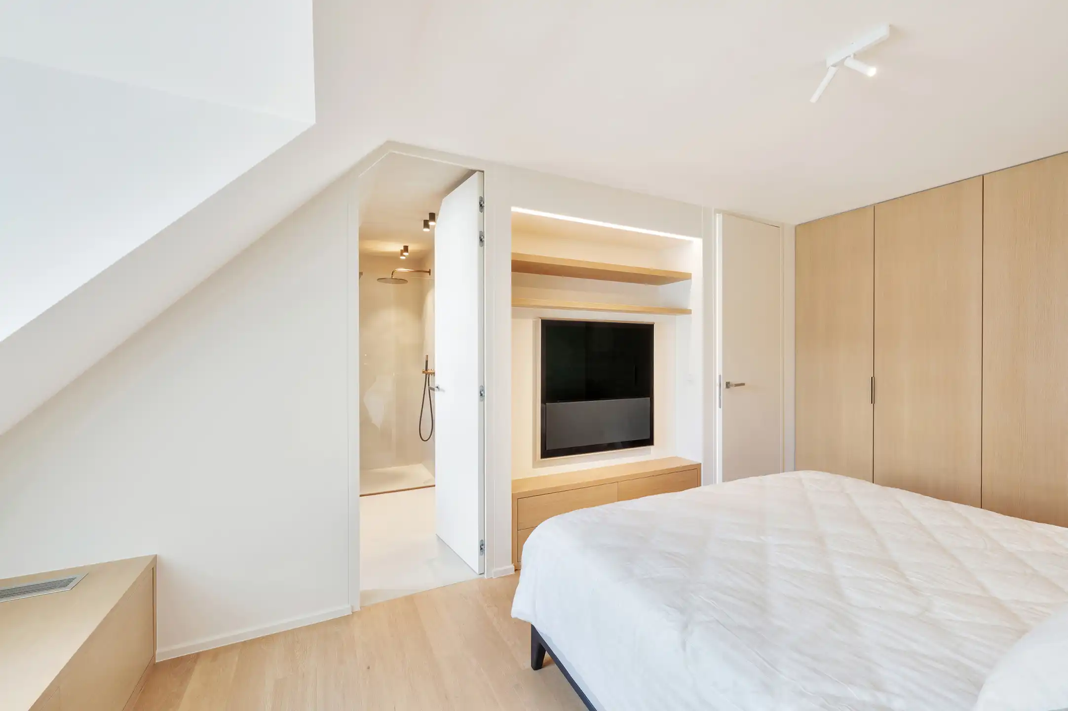 Zonnige penthouse met ruime terrassen en zijdelings zeezicht foto 12