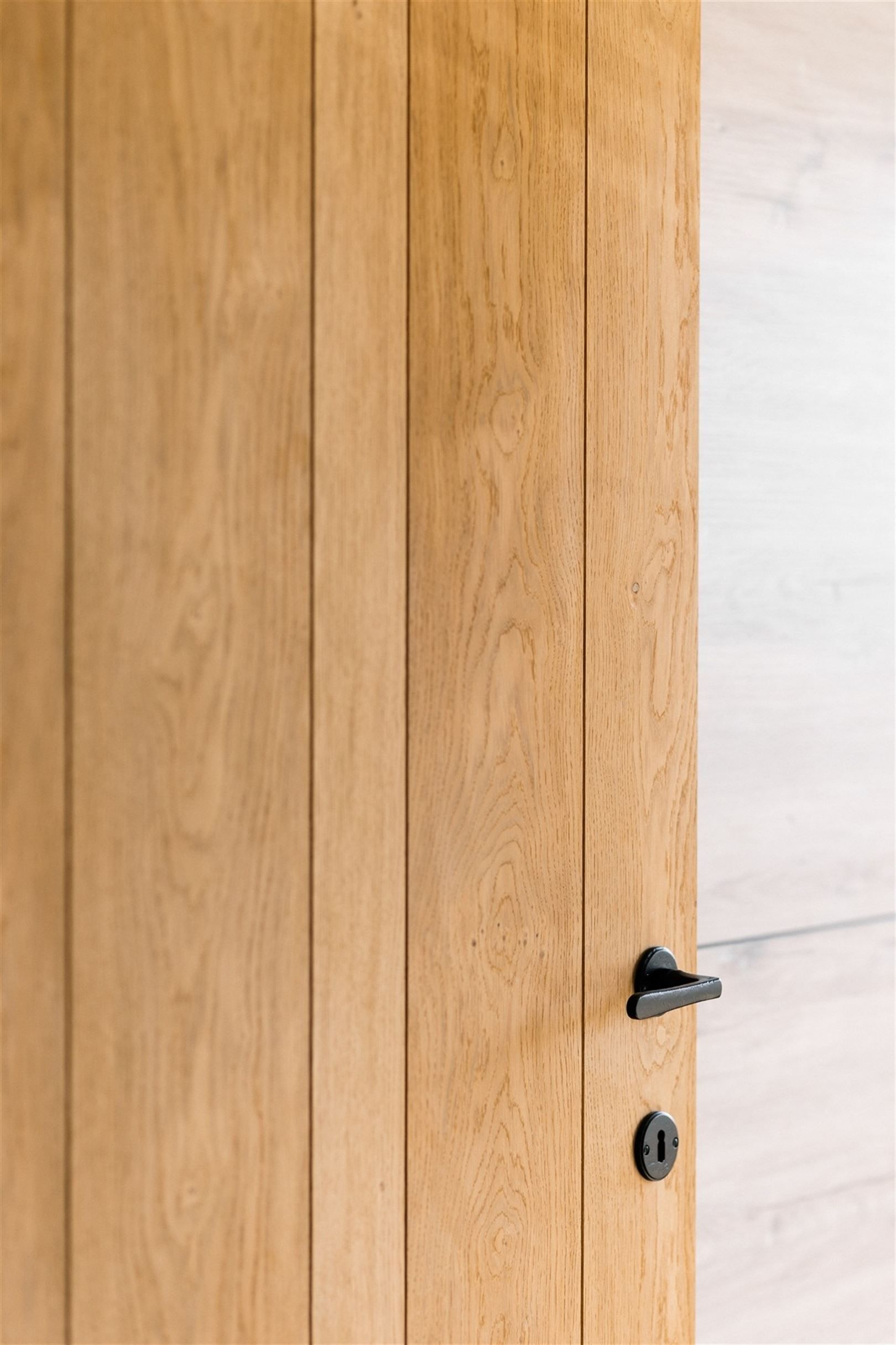Eigentijdse luxe half open woning in een rustige setting foto 35