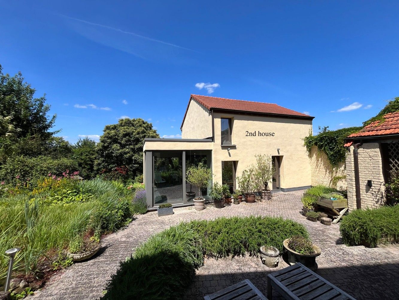 mooi geheel van ruime woning met vrijstaand bijgebouw (zorgwoning, atelier, kantoor, B&B, ......)  -  zeer rustige ligging tussen  Leuven, Bierbeek en Hoegaarden foto 2