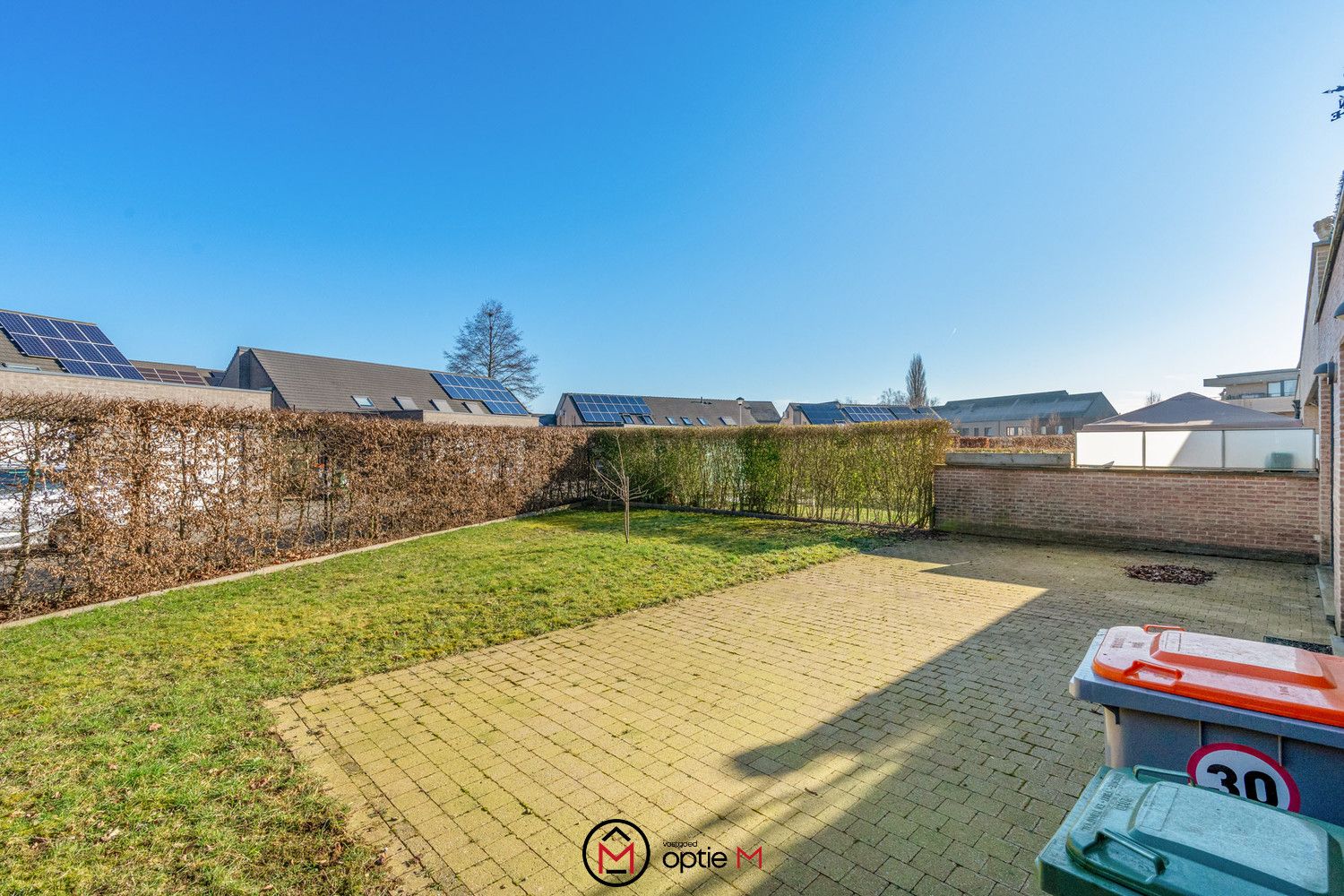 GELIJKVLOERS APPARTEMENT IN BILZEN foto 28