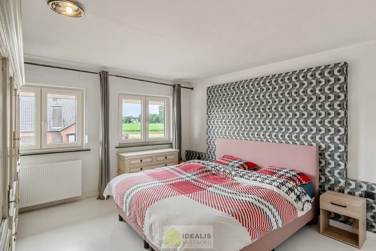 CHARMANTE EN GOED ONDERHOUDEN WONING MET 2 SLAAPKAMERS, 2 BADKAMERS, KNAP UITGERUSTE KEUKEN EN LICHTRIJKE WOONKAMER OP EEN HEERLIJK PERCEEL MET GROEN VERGEZICHT! foto 19