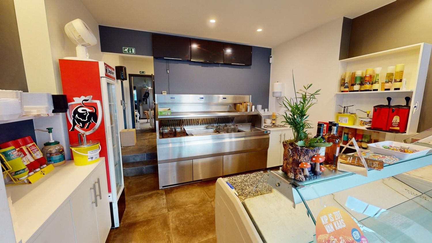 Handelspand (frituur) met gerenoveerde woning! foto 6
