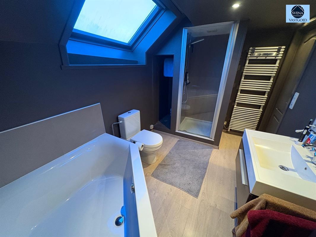 ZEER GEZELLIGE WONING MET GROTE TUIN TE LESSEN foto 8