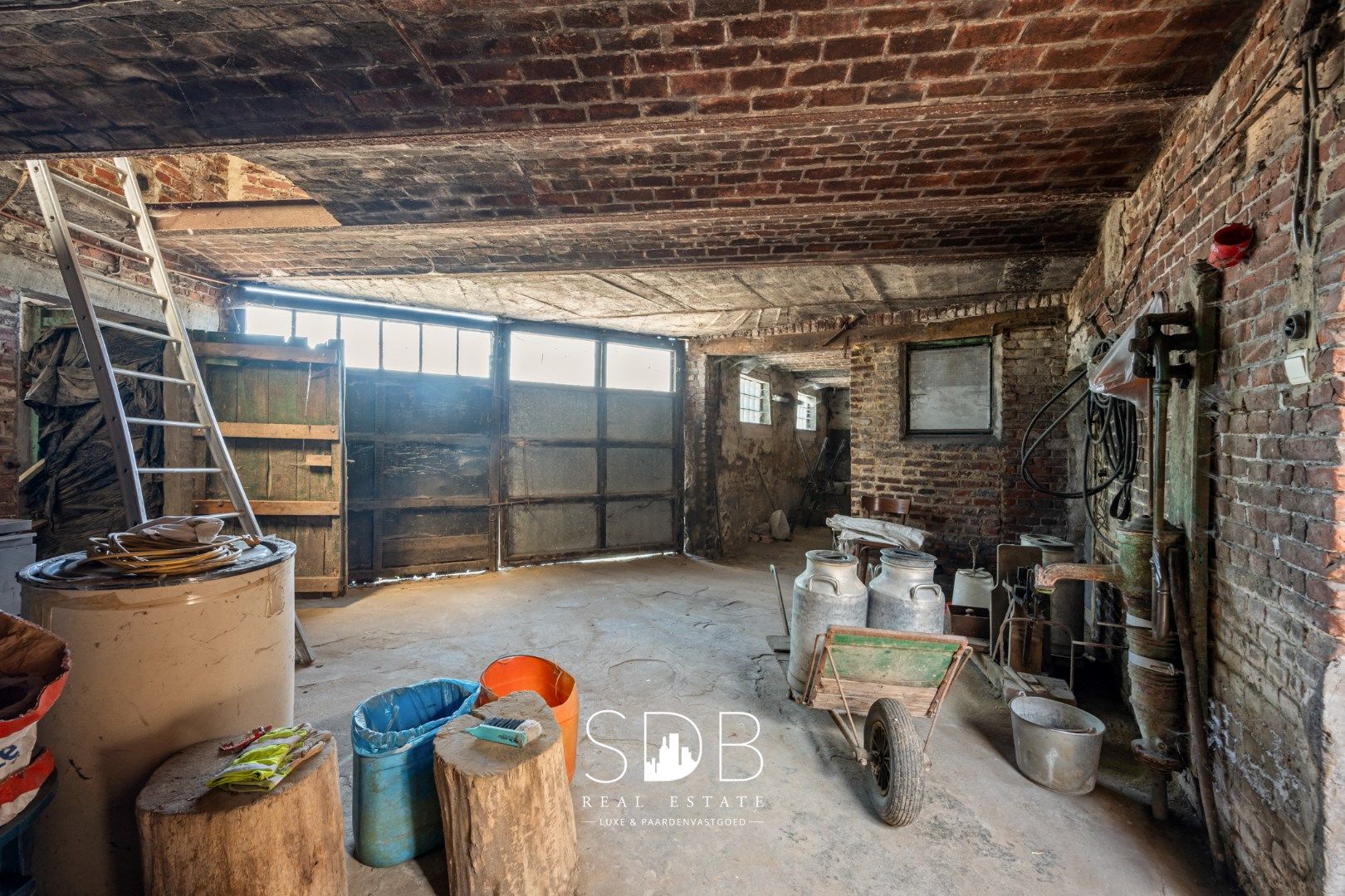 Charmante hoeve met bijgebouwen en graslanden op 27.559m² foto 18